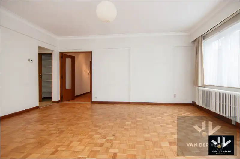 Op te frissen, lichtrijk appartement op toplocatie in bruisend Hasselt foto 8