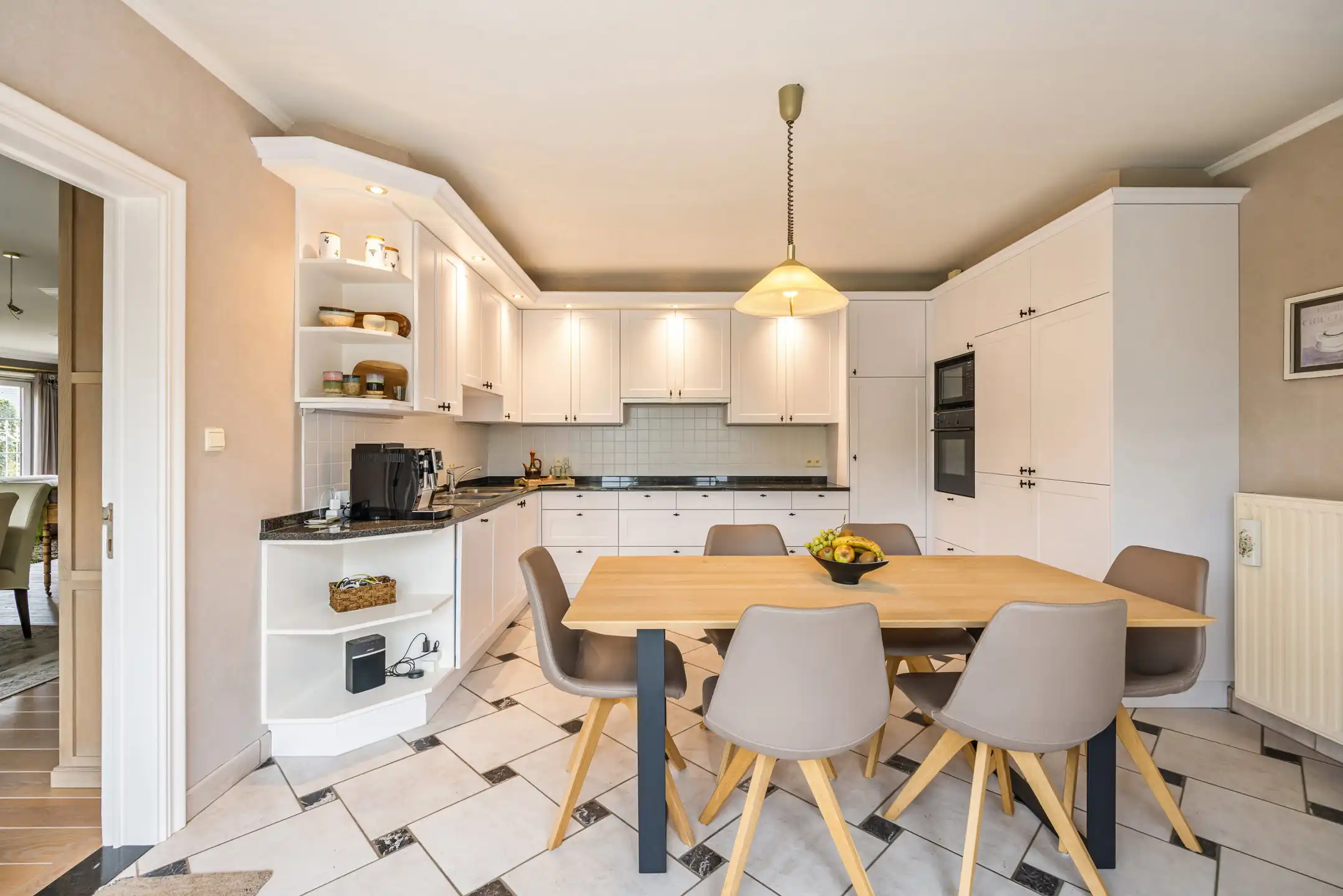 Exclusieve villa met zonnige tuin in Mal foto 14