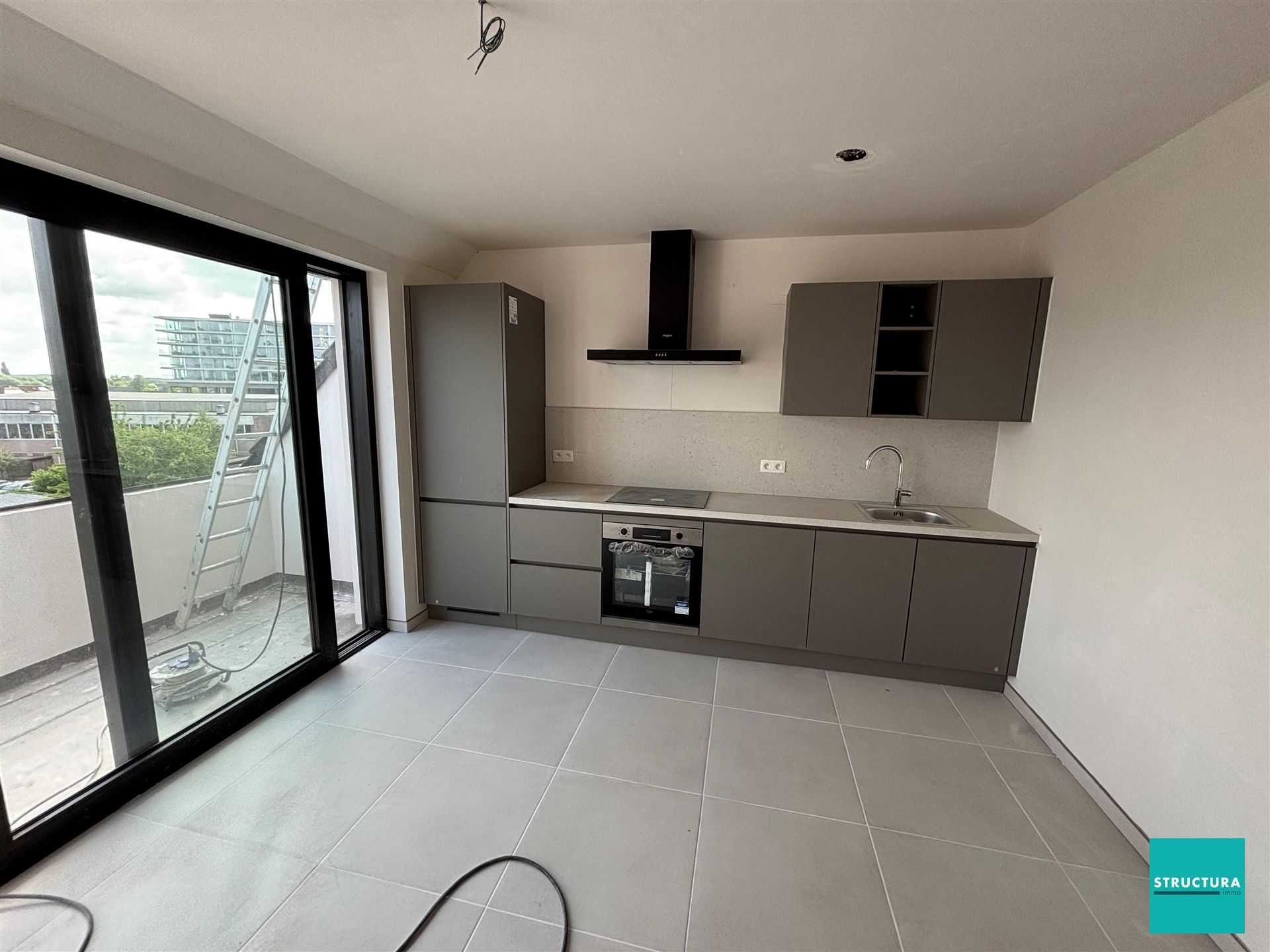 Appartement met 2 slaapkamers en 2 staanplaatsen in centrum Merchtem foto 3
