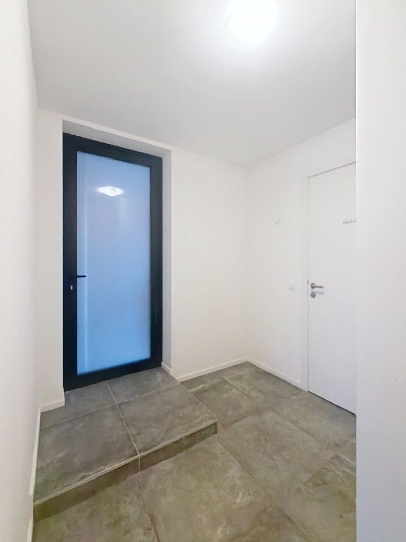 Modern 2-slaapkamer appartement in het centrum met een ruim terras en ondergrondse parking foto 6