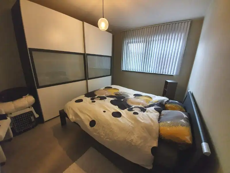 INSTAPKLAAR gelijkvloers recent appartement met privé inkom en carport foto 13