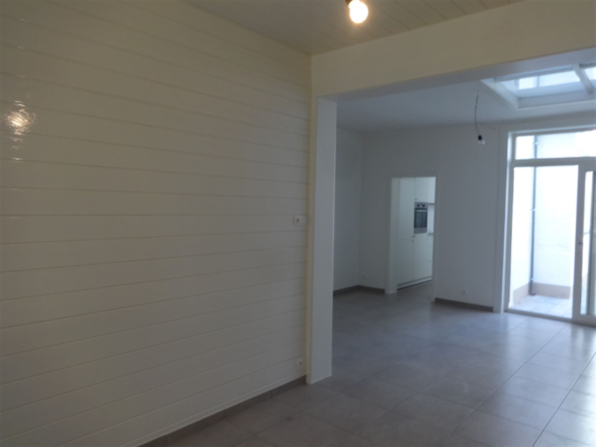 Volledig vernieuwde woning centrum Kortrijk foto 4
