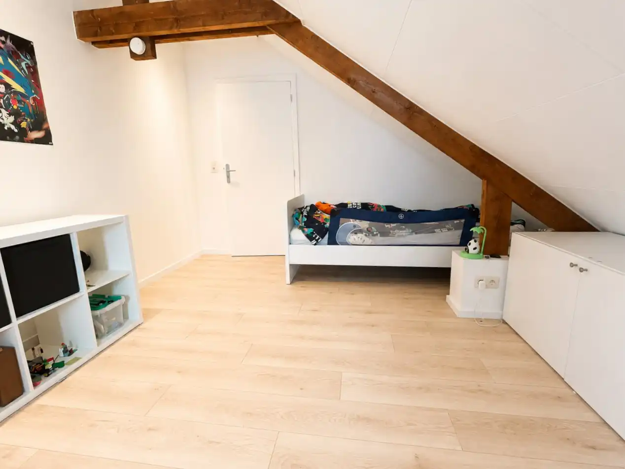Gerenoveerde halfopen bebouwing met 4 slaapkamers, bureau, tuin en garage in Brasschaat foto 21