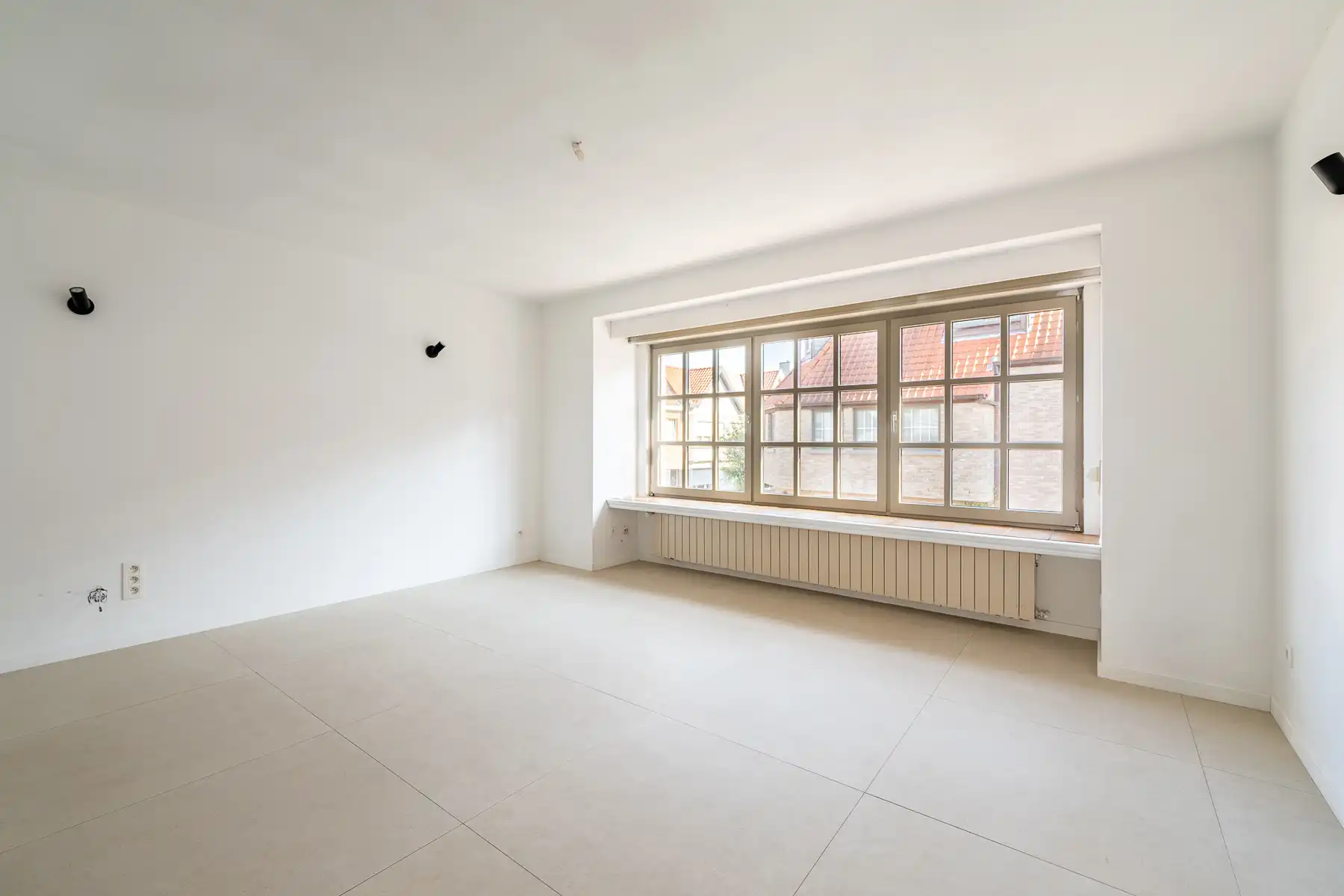 Pittoreske ongemeubelde woning met garage gelegen in Oud Knokke foto 8