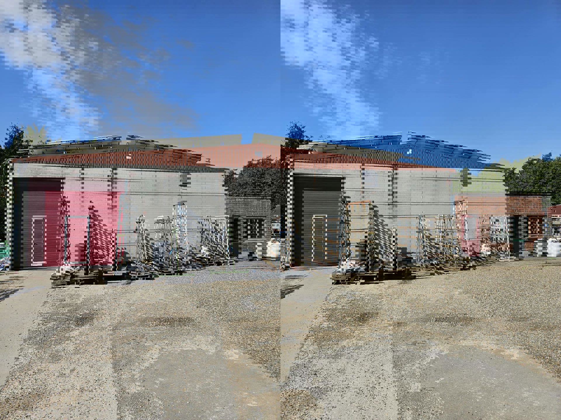 TE HUUR - BEDRIJFSHAL GENK 1000m² (opdeelbaar) - Woudstraat foto {{pictureIndex}}