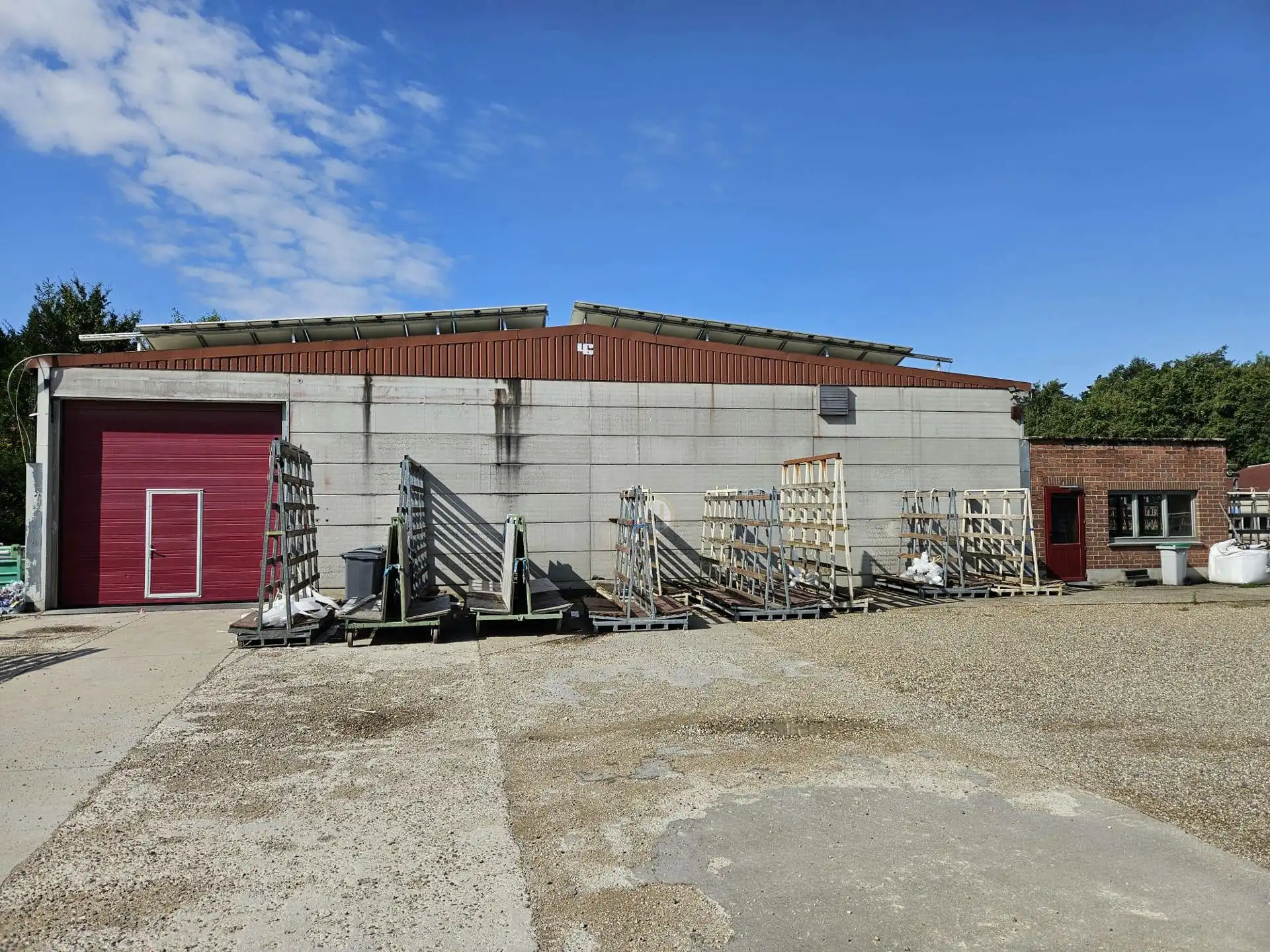 TE HUUR - BEDRIJFSHAL GENK 1000m² (opdeelbaar) - Woudstraat foto {{pictureIndex}}