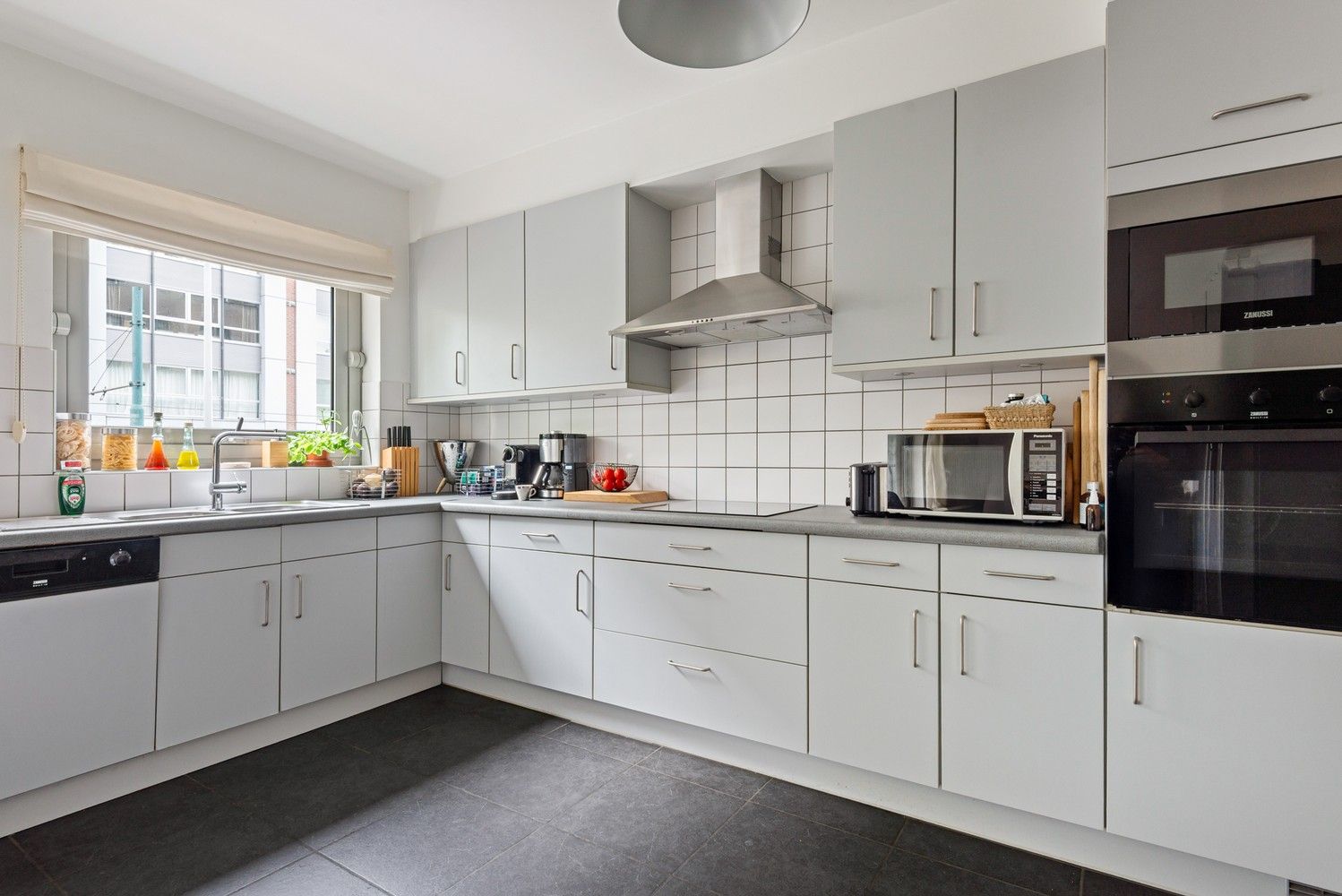 Instapklaar 3SLPK appartement met 2 terrassen en garagebox in Berchem! foto 11