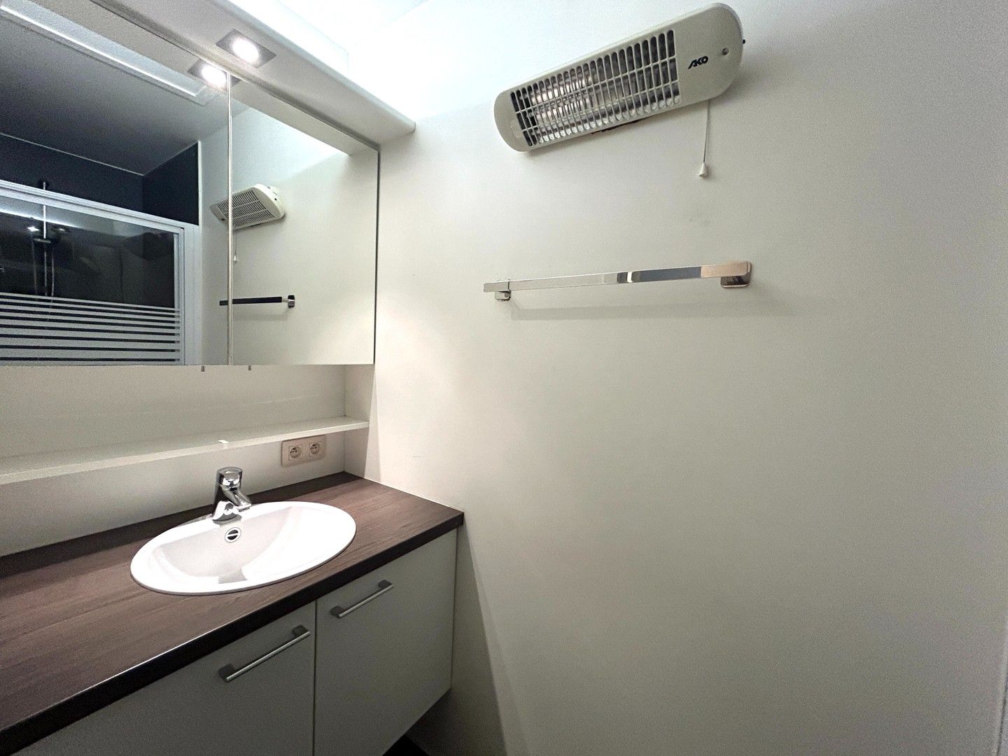 Instapklaar appartement nabij centrum Oostrozebeke! foto 9