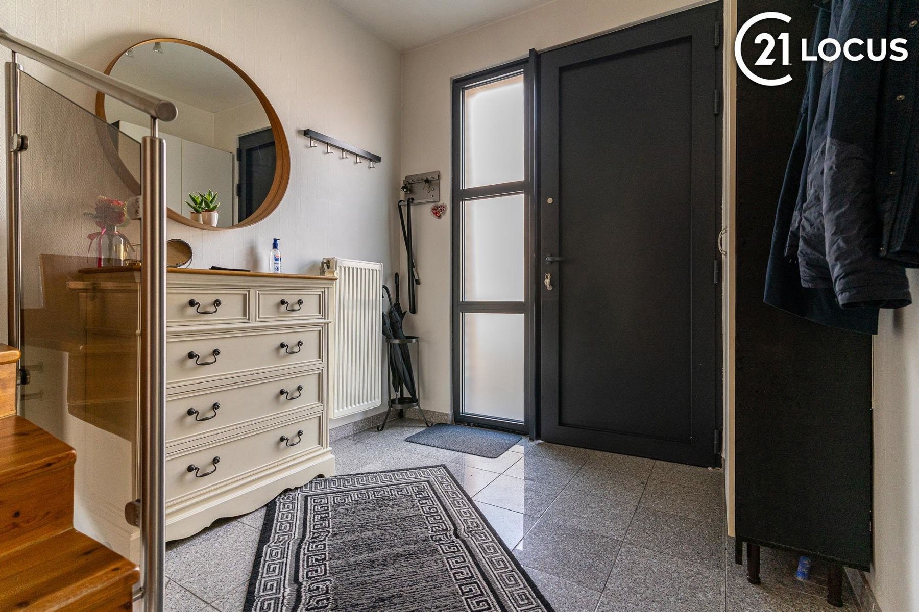 Instapklare en ruime woning in het hart van Kruibeke foto 5
