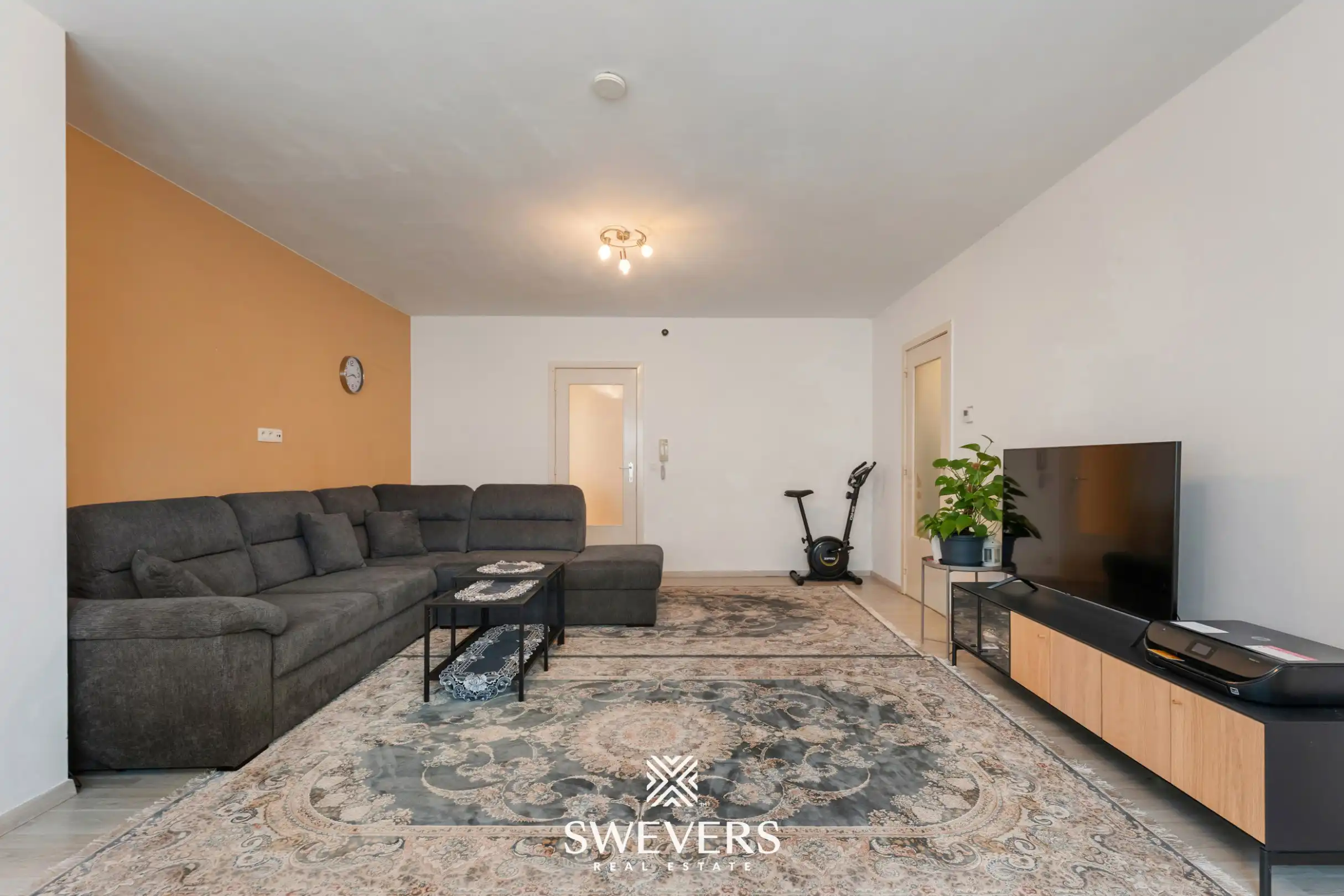 Mooi appartement, 2 slpk, met ruime autostaanplaats en aparte kelderberging foto {{pictureIndex}}