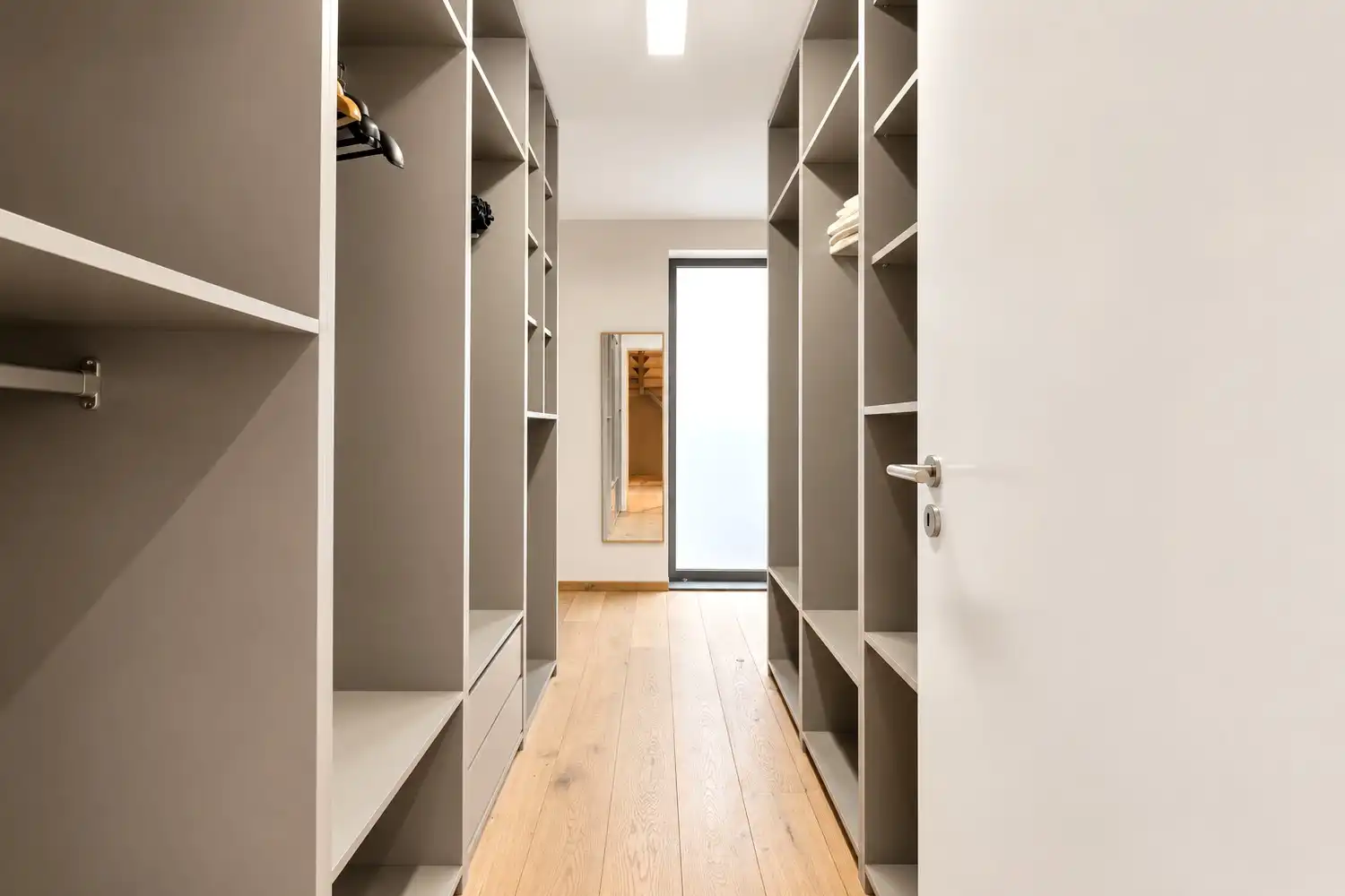 Groot zonnig duplex dakappartement met drie terrassen, twee slaapkamers, twee badkamers en parking. foto 13