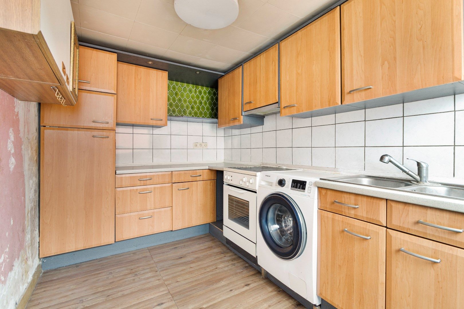 Ruime op te knappen woning met grote tuin foto 9
