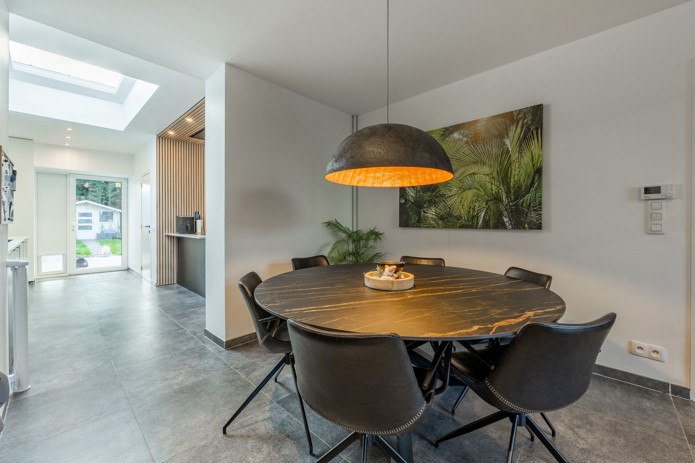 GERENOVEERDE RIJWONING MET TUIN foto 4