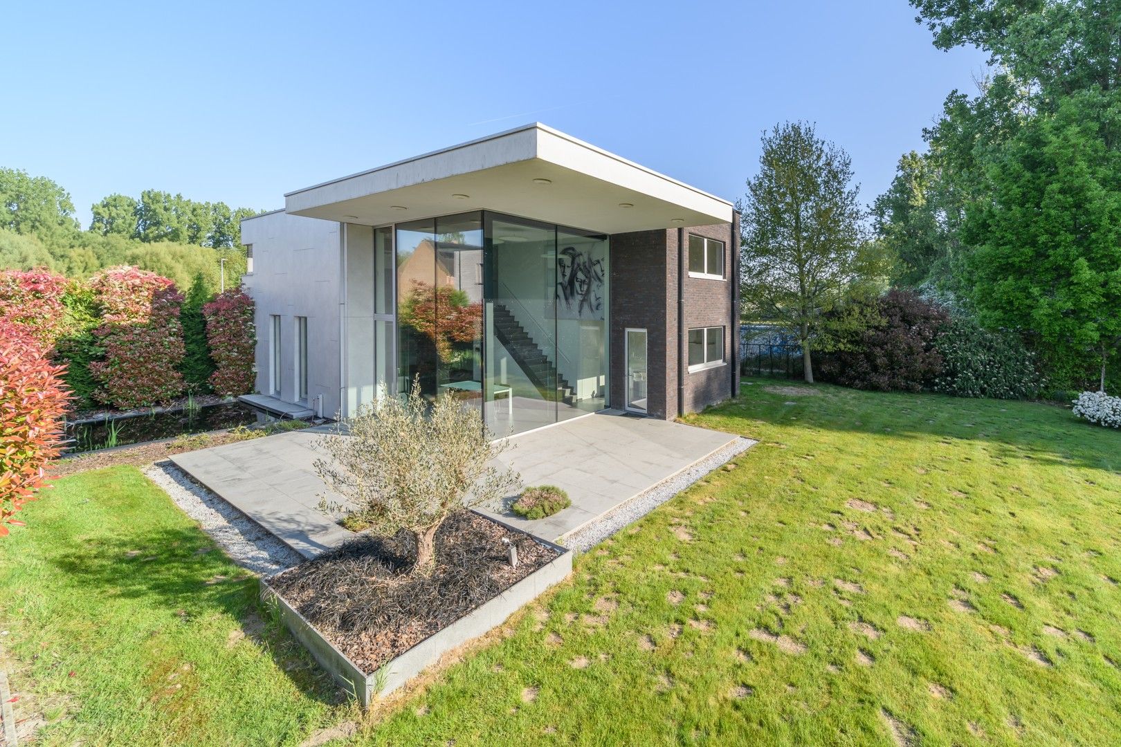 Zeer ruime, moderne en luxueuze villa foto 2