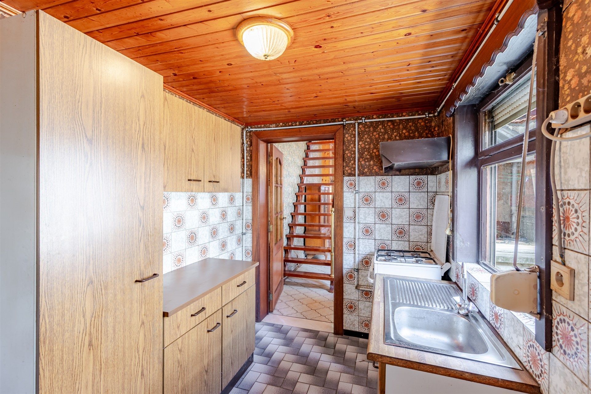 Te renoveren woning met potentieel foto 8