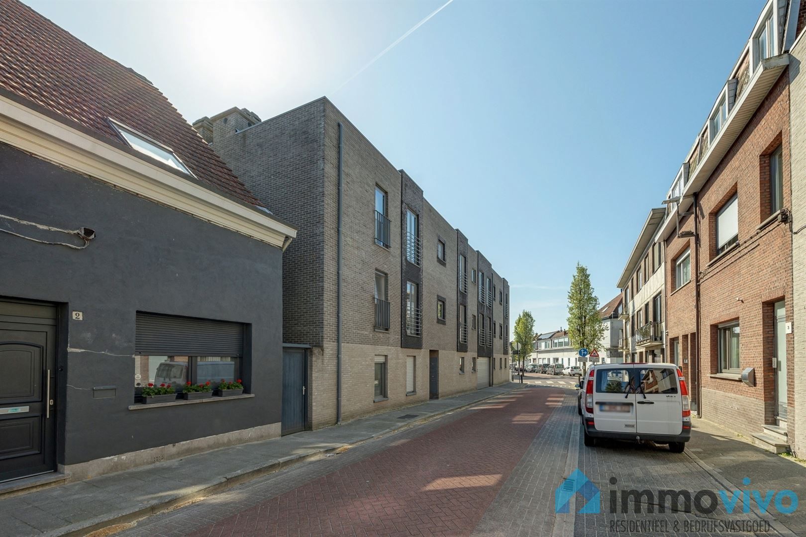 Instapklaar 2-slaapkamer appartement met terras en staanplaats. foto 13