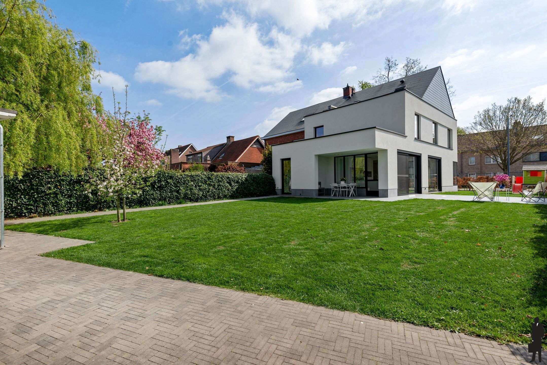 Energiezuinige woning met 4 slpks, 3 badkamers en ZW tuin foto {{pictureIndex}}