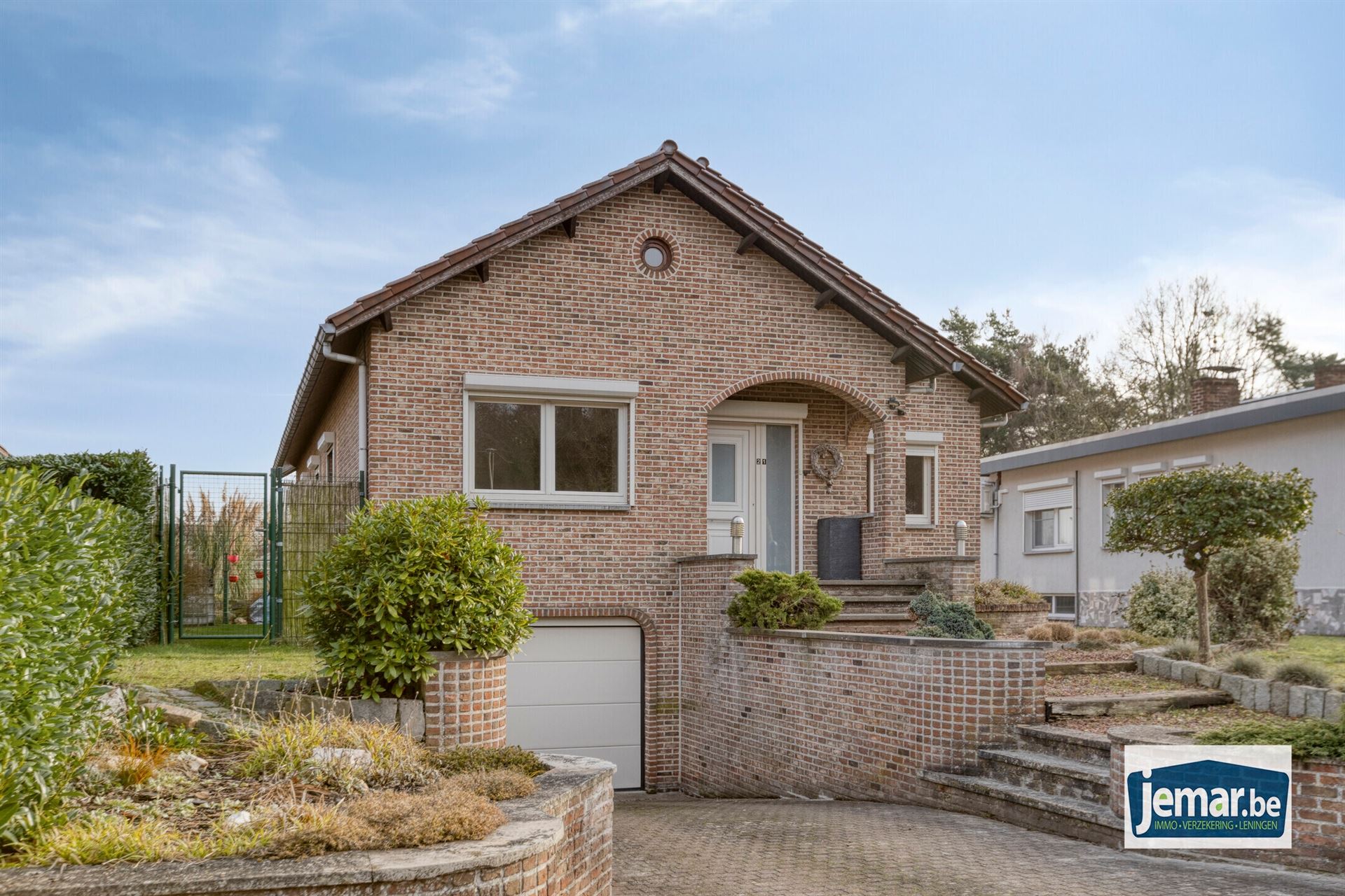 Vrijstaande bungalow woning met 3 slaapkamers en inpandige garage  foto 6