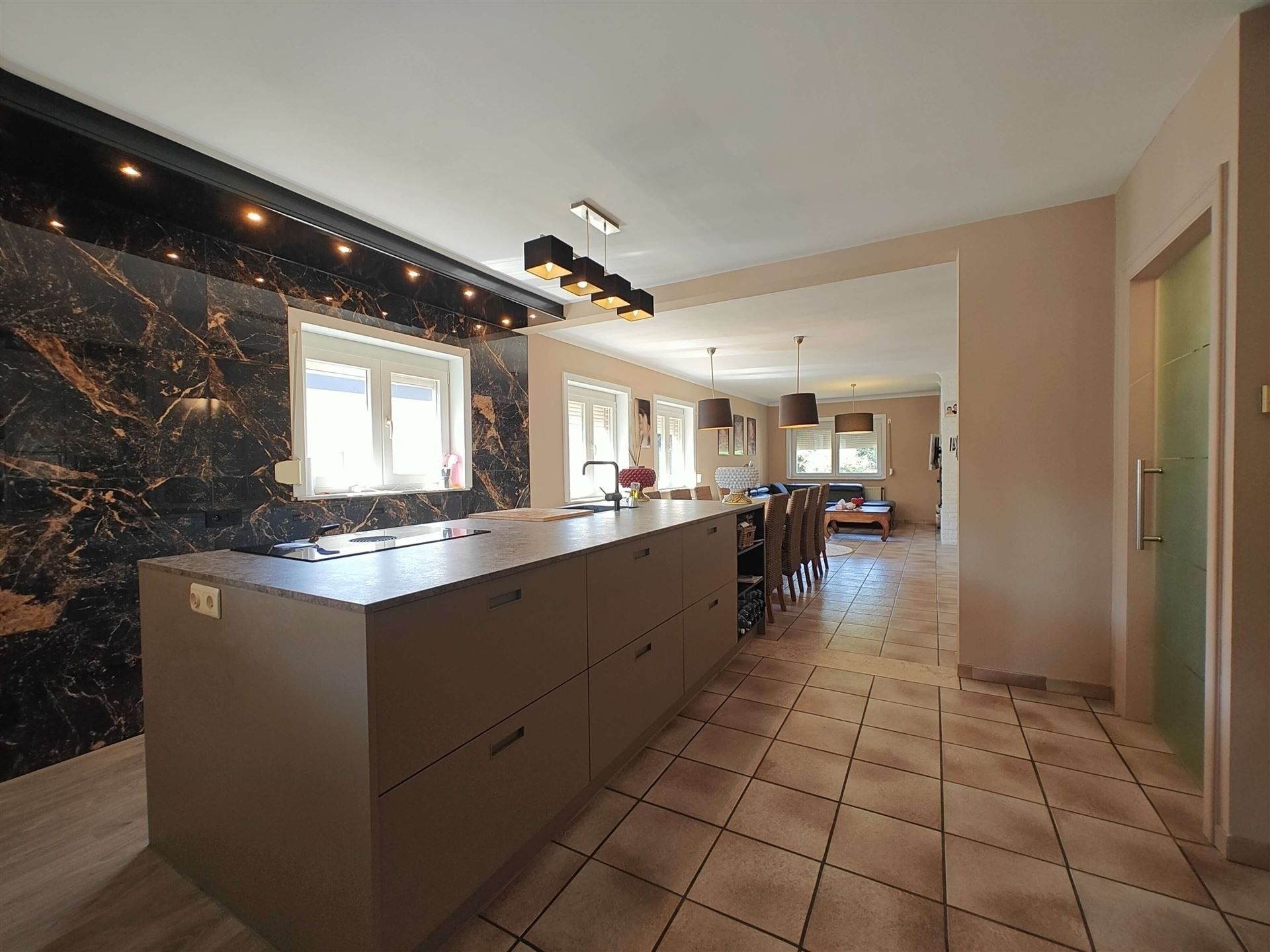 Vrijstaande bungalow woning met 3 slaapkamers en inpandige garage  foto 6