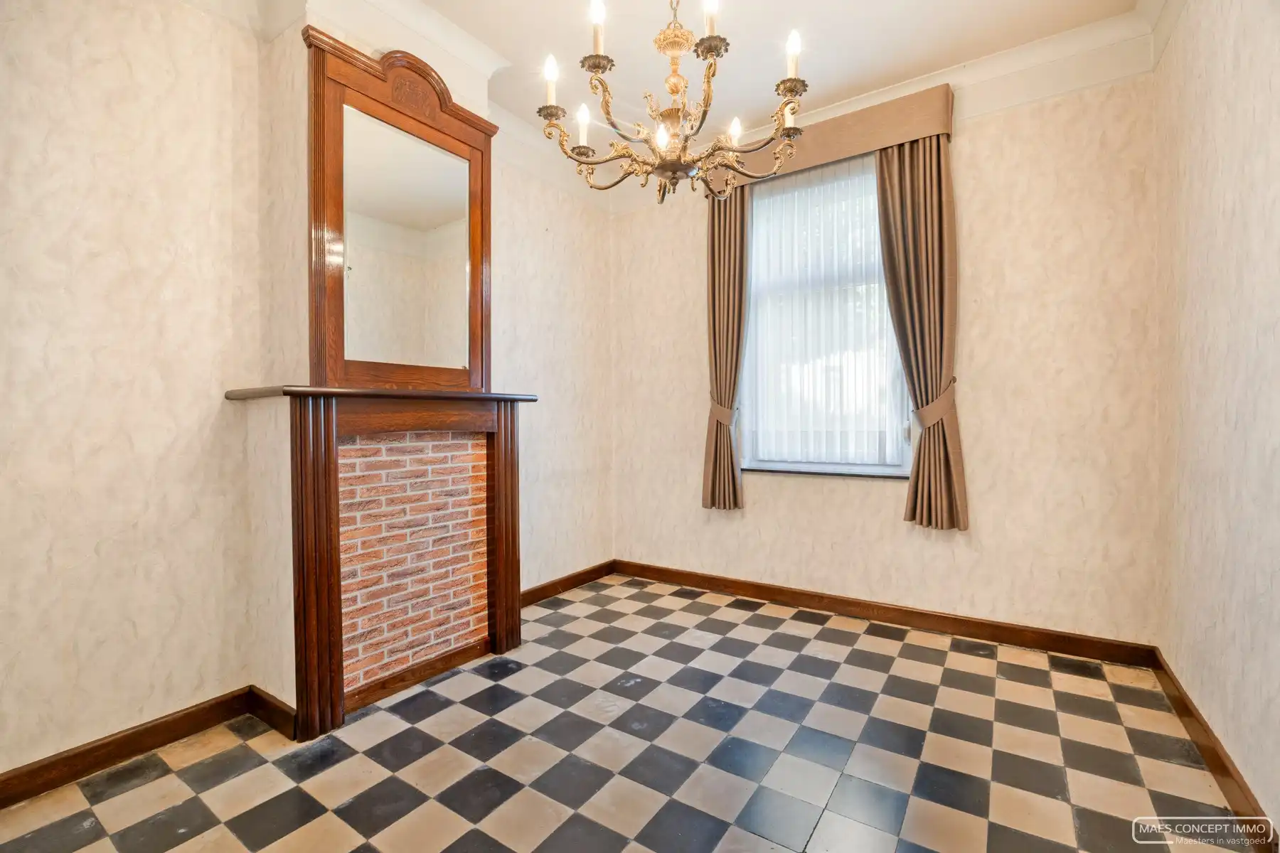 Karaktervolle woning met garage te koop op Elsegemplein (Wortegem) foto 10