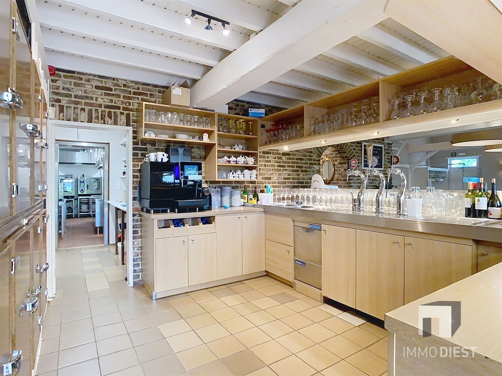 Brasserie - restaurant - feestzaal - privéwoonst foto 21