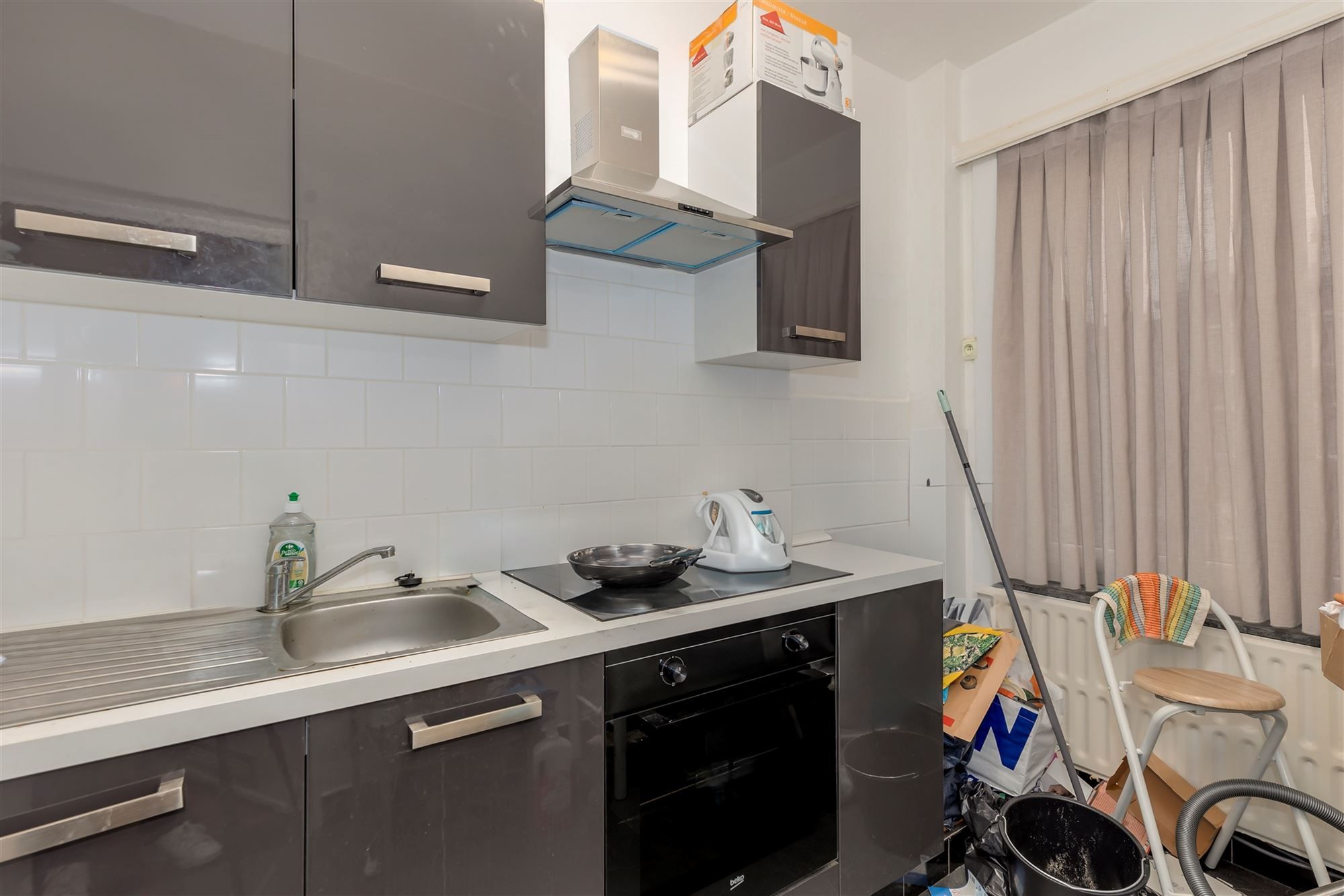 Leuk 2-slaapkamer appartement met terras in rustige straat te Merksem foto 4