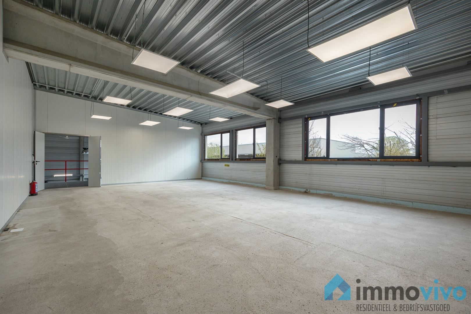 Instapklare KMO-unit van 400 m² met 160 m² kantoor en 5 pp. op toplocatie foto 22