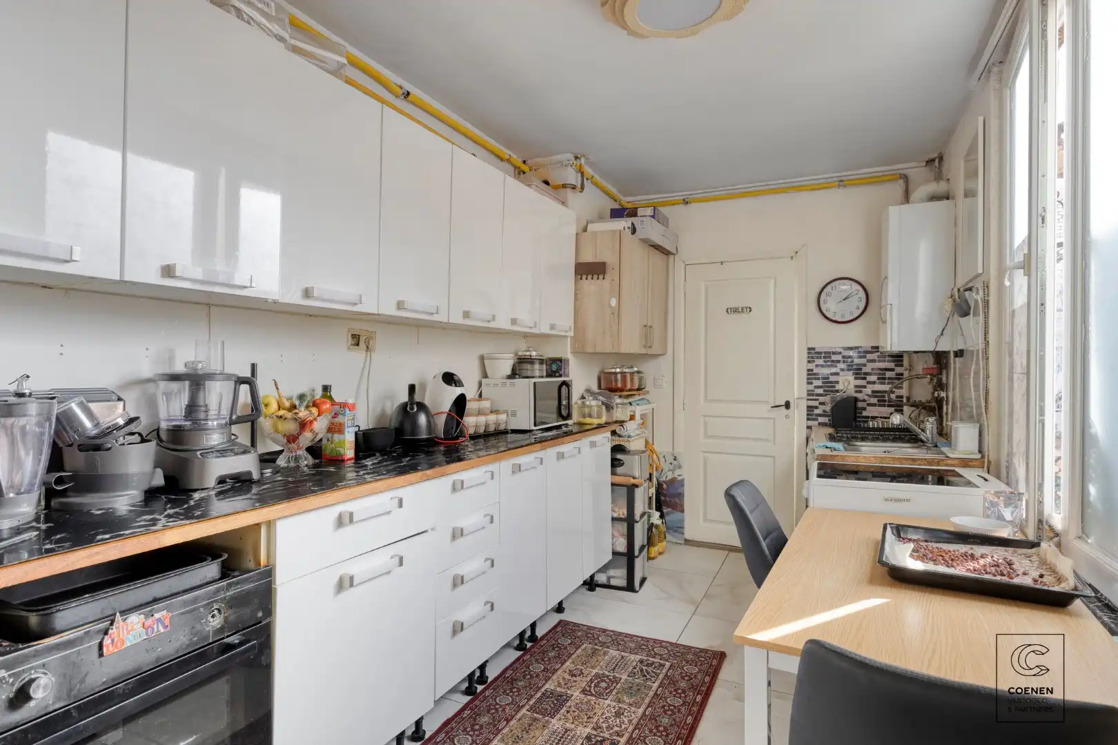 Ruime handelswoning, momenteel ingericht als handelsruimte en 2 appartementen op goede ligging te Antwerpen! foto 18