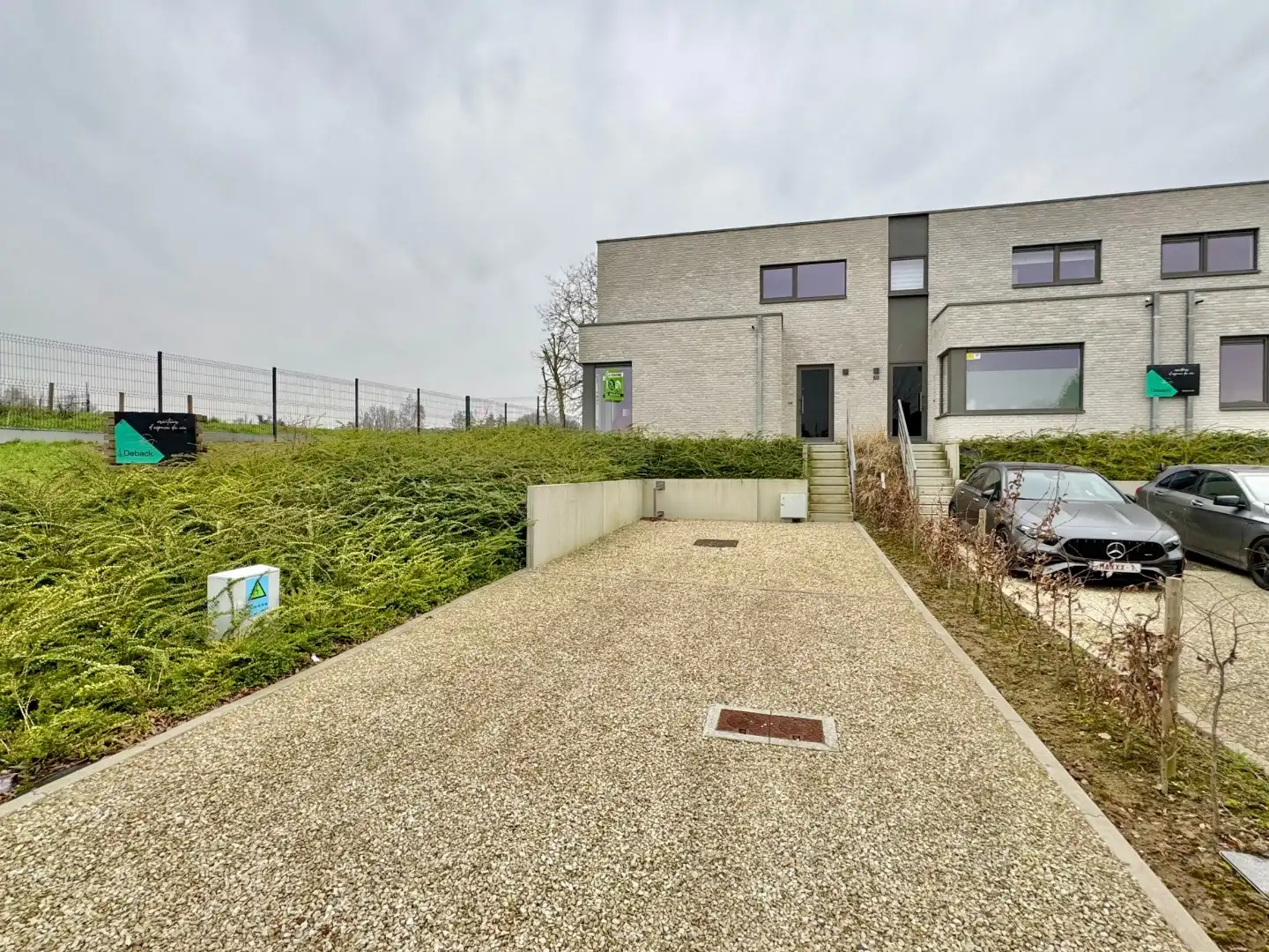LOT 1 - HOB OP EEN PERCEEL VAN 352M² MET 3 SLPKS, GROTE OPRIT EN RUIME TUIN  foto 2