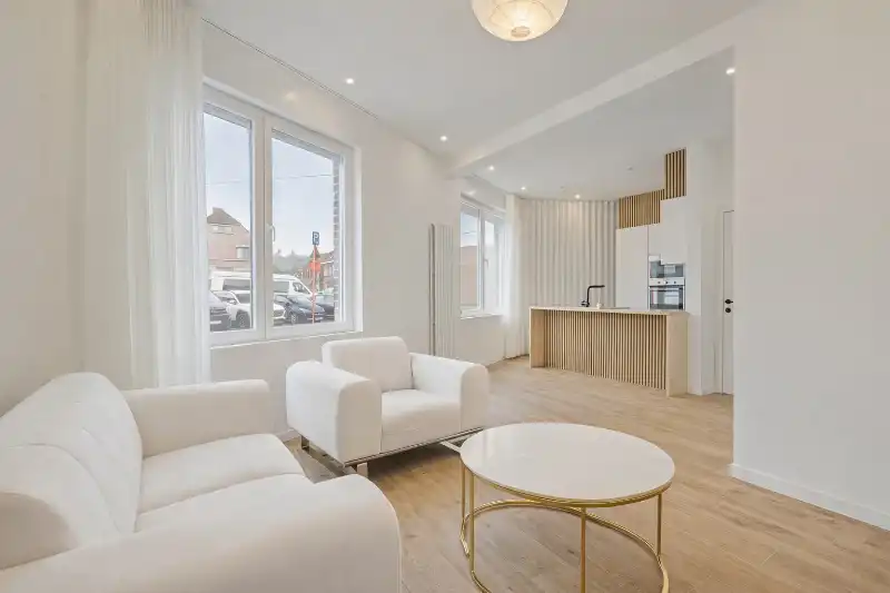 Lichtrijke hoekwoning met 3 slaapkamers, zonnepanelen en klein koertje foto 2