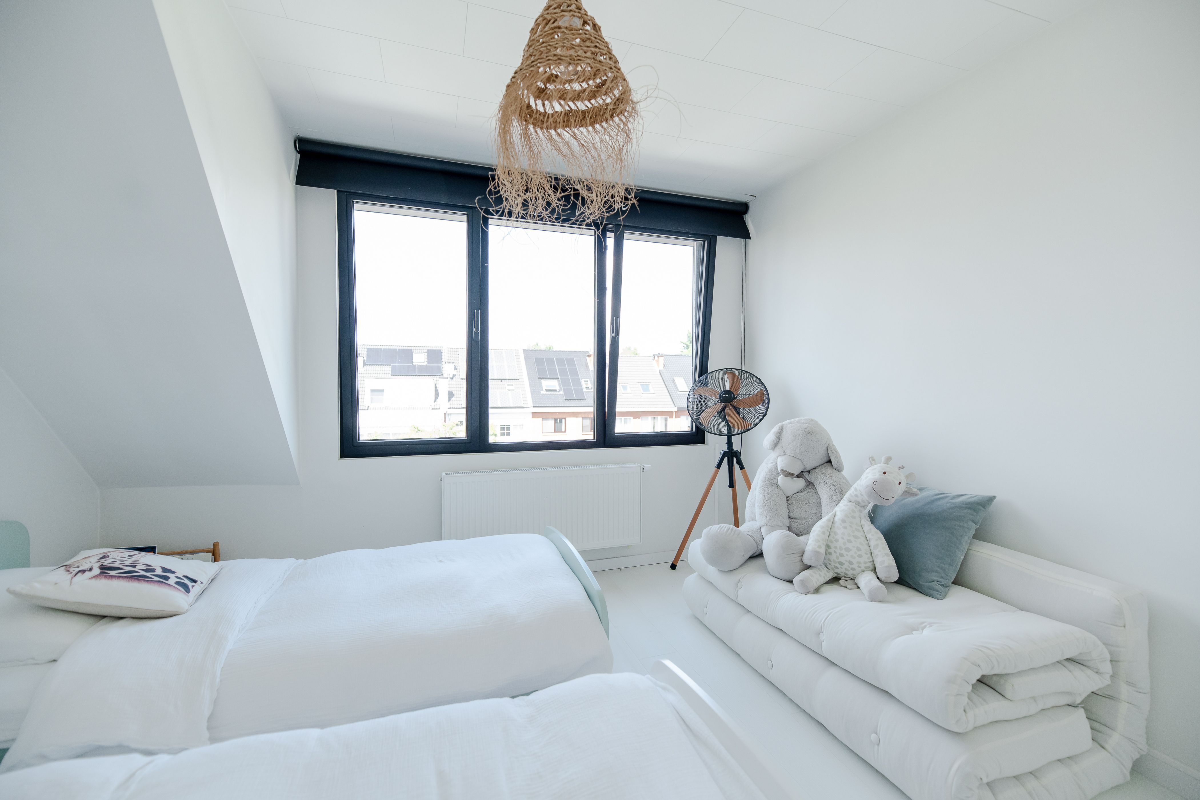 Feelgood woning met 4 slpks, 2 badk en prachtige tuin foto 32