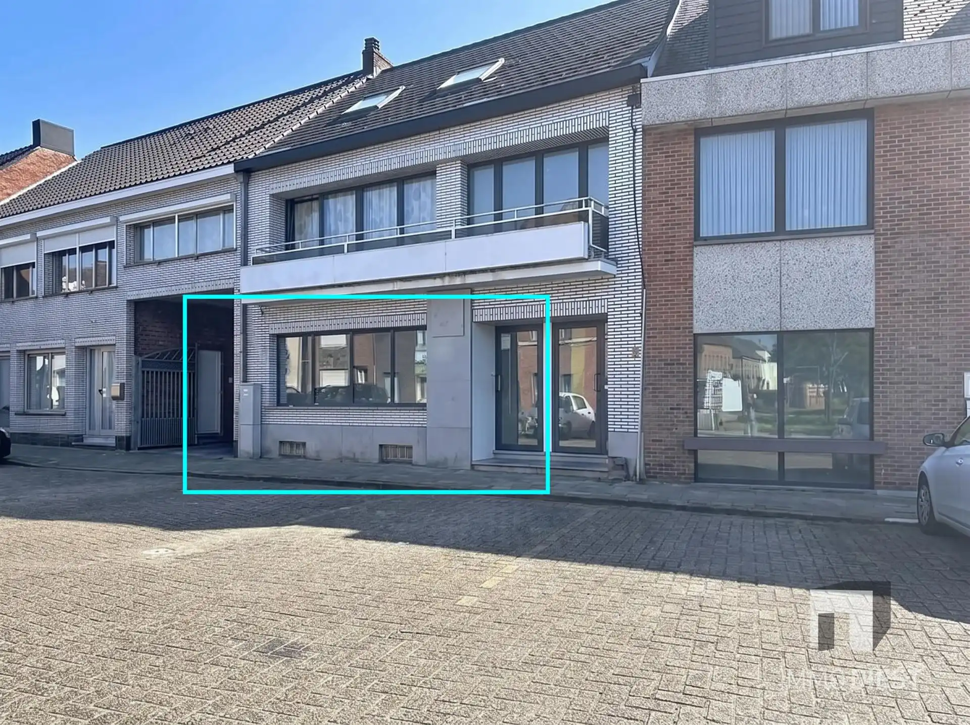 Handelsgelijkvloers van 230m² met private, achterliggende parking voor 3 wagens. foto 26