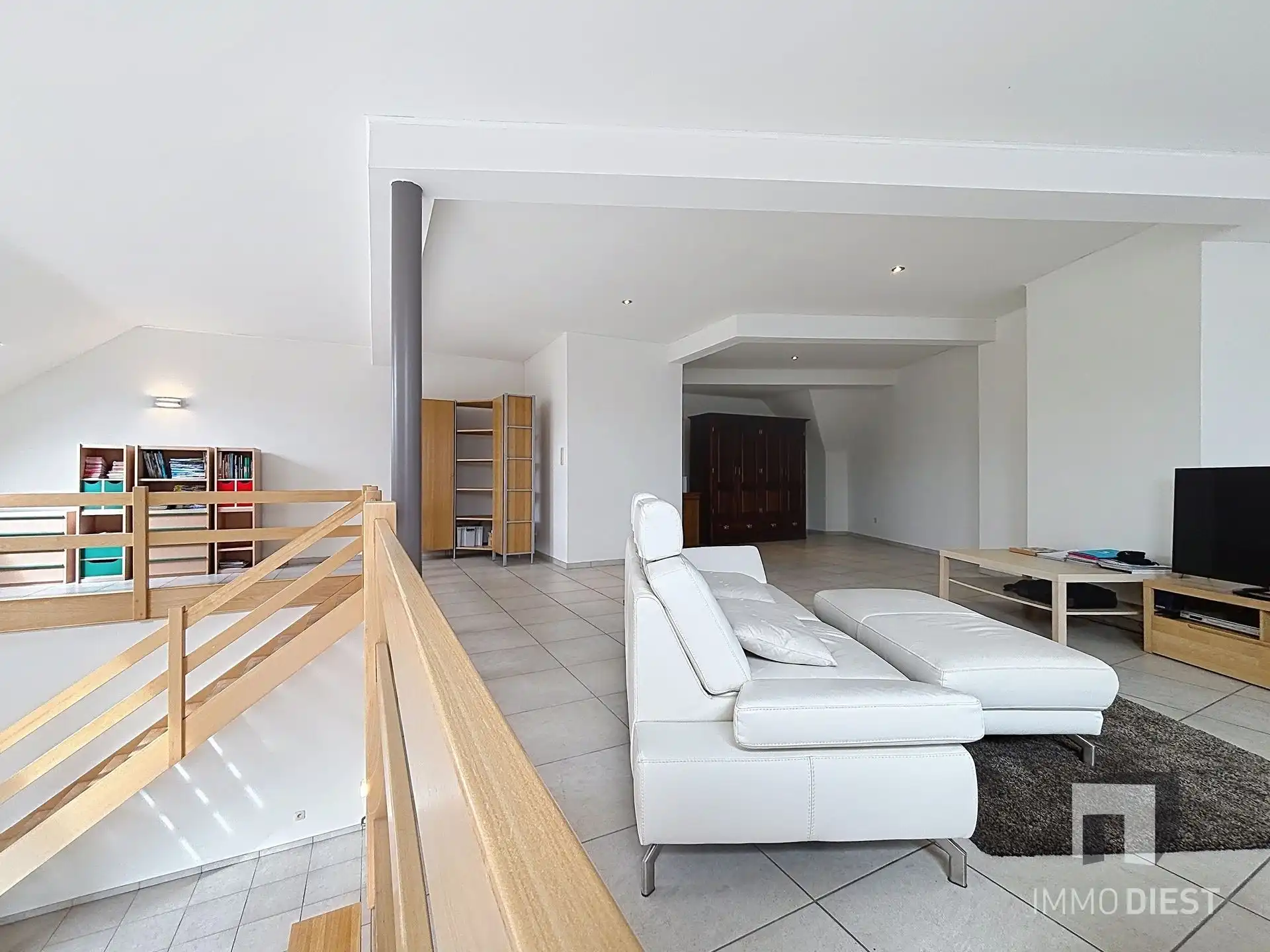 Ruimtelijk duplexappartement met karakter, badend in licht op gunstige ligging in het hart van Zichem. foto 14