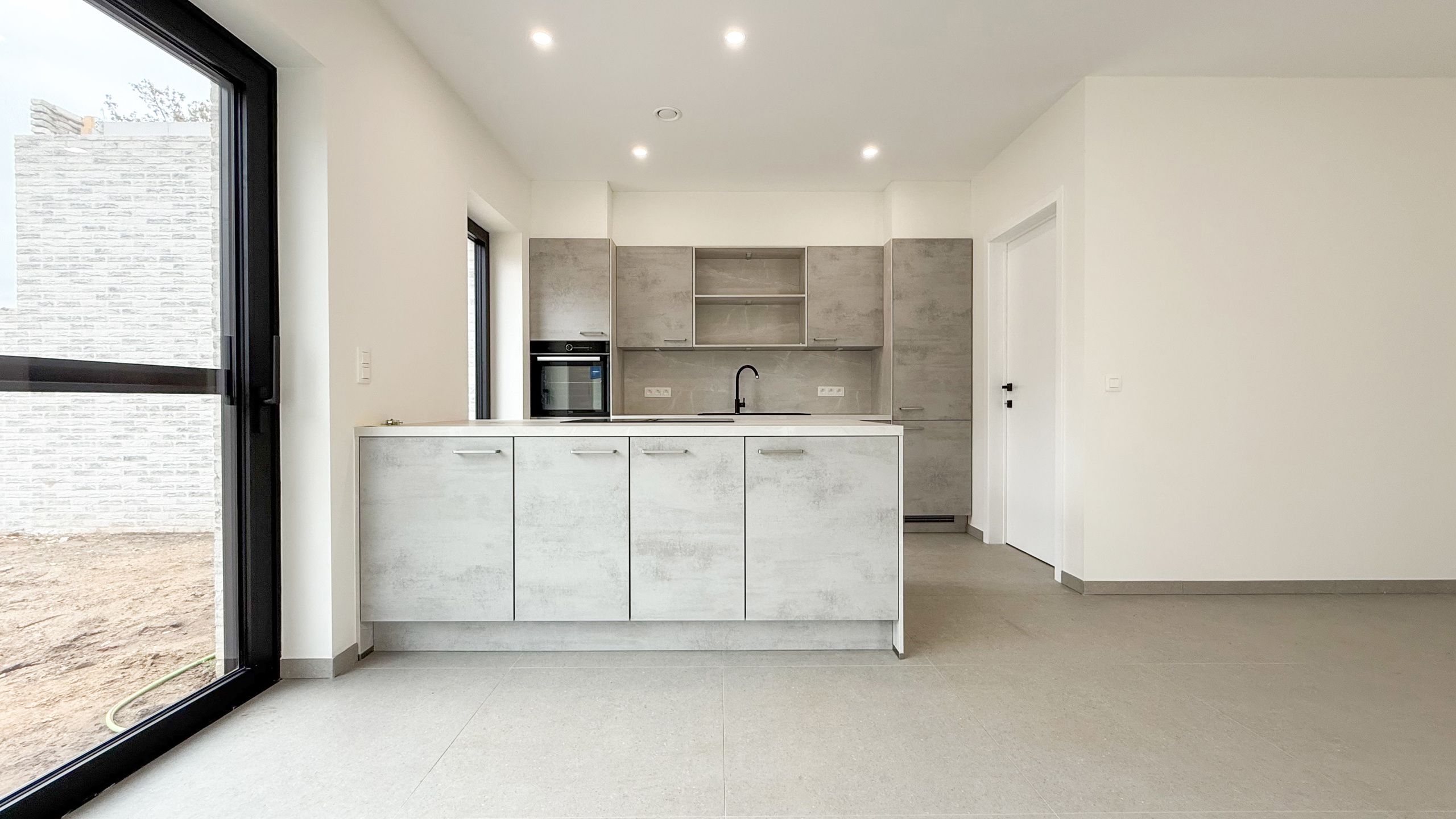 Nieuwbouwappartement met 3 slaapkamers en tuin! foto 3