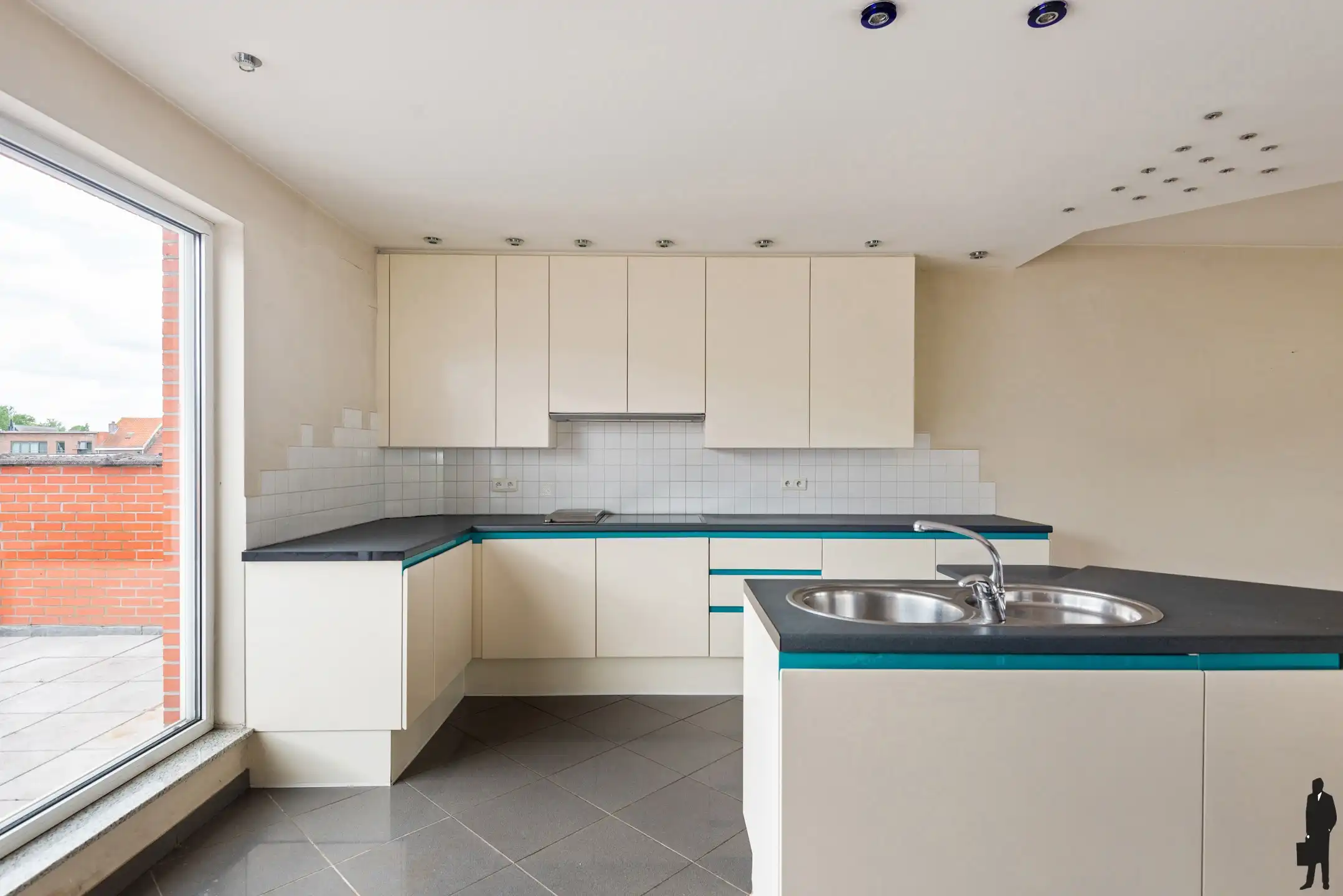 Polyvalent gebouw met handelsruimte, kantoor en duplex foto 15