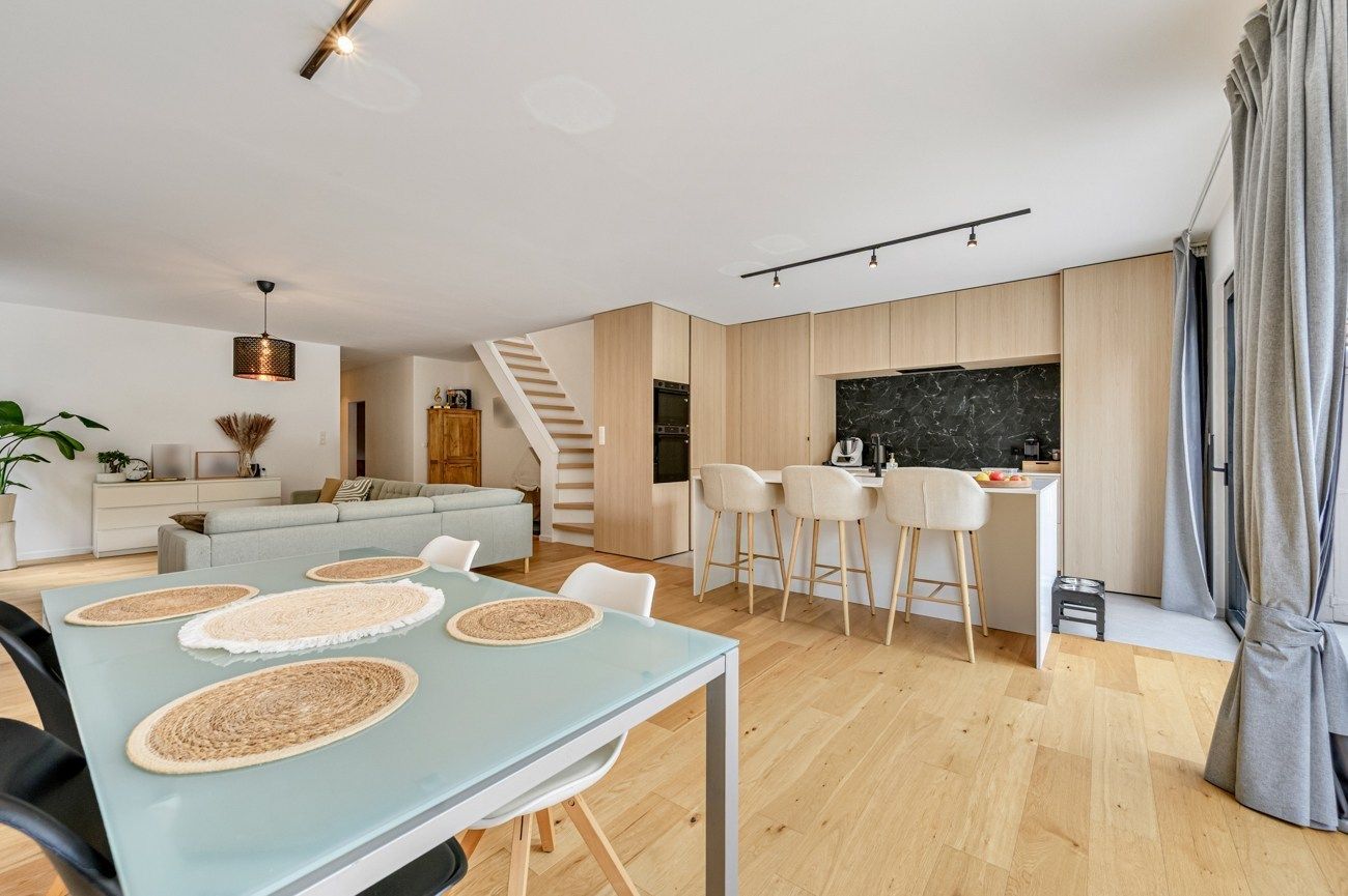 Gezellige, instapklare HOB met 4/5 slaapkamers, dressing en een grote tuin foto {{pictureIndex}}