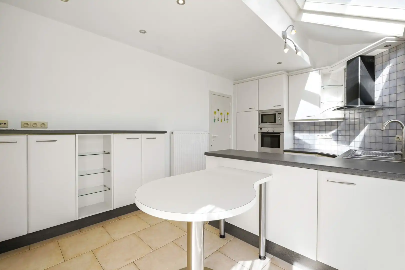 Ruime villa met 5 slaapkamers op 1082 m² te Oostduinkerke, gelegen vlakbij het natuurreservaat Hannecartbos. foto 9