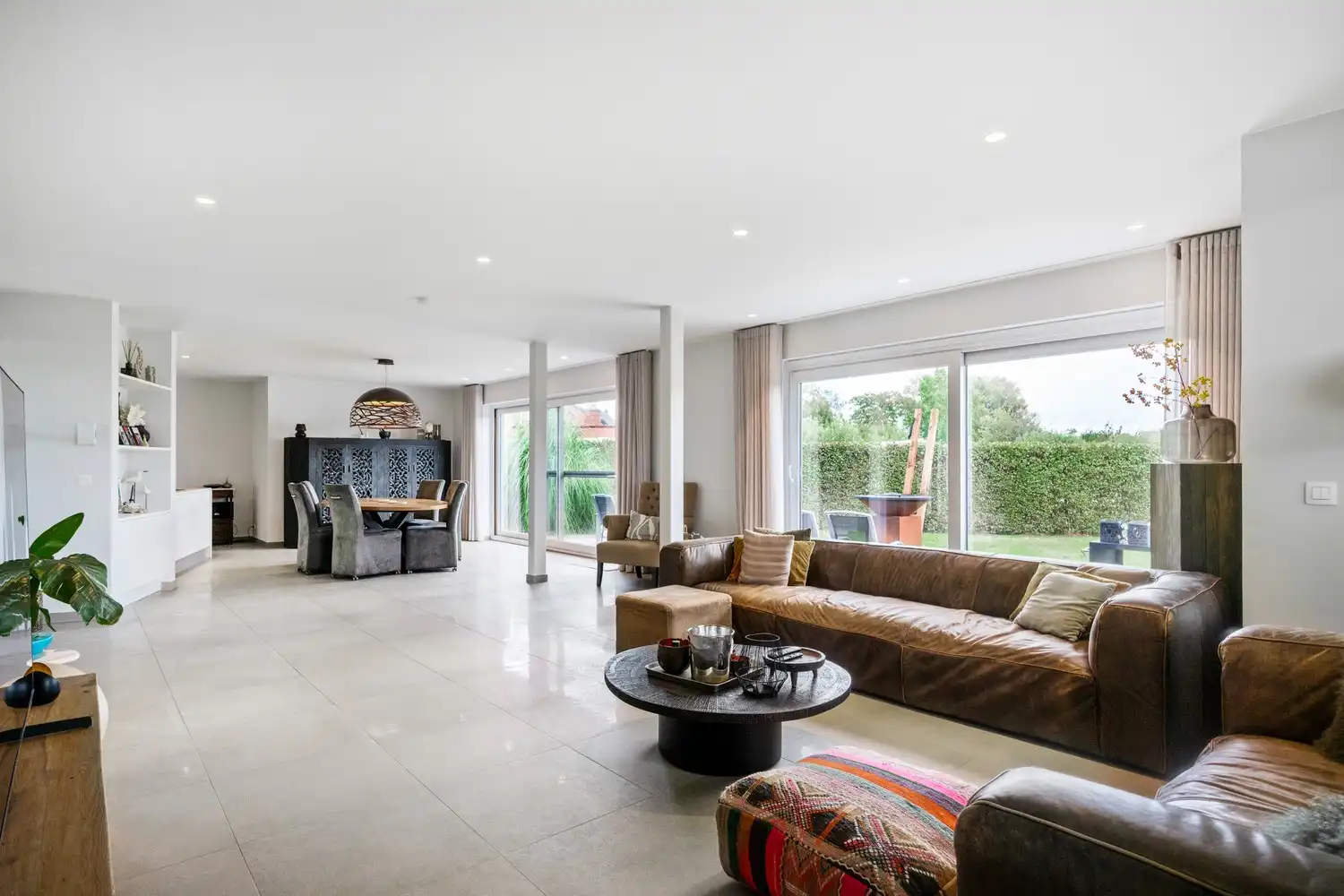 Instapklare energiezuinige villa met 4 zeer ruime slpkrs en ruime inpandige garage op 1006m2 foto 5