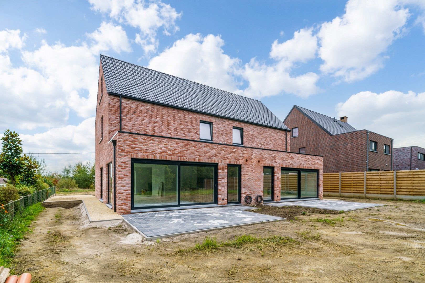 Nieuwbouw lage energie-woning vlak bij een bos in zeer rustige straat foto 7