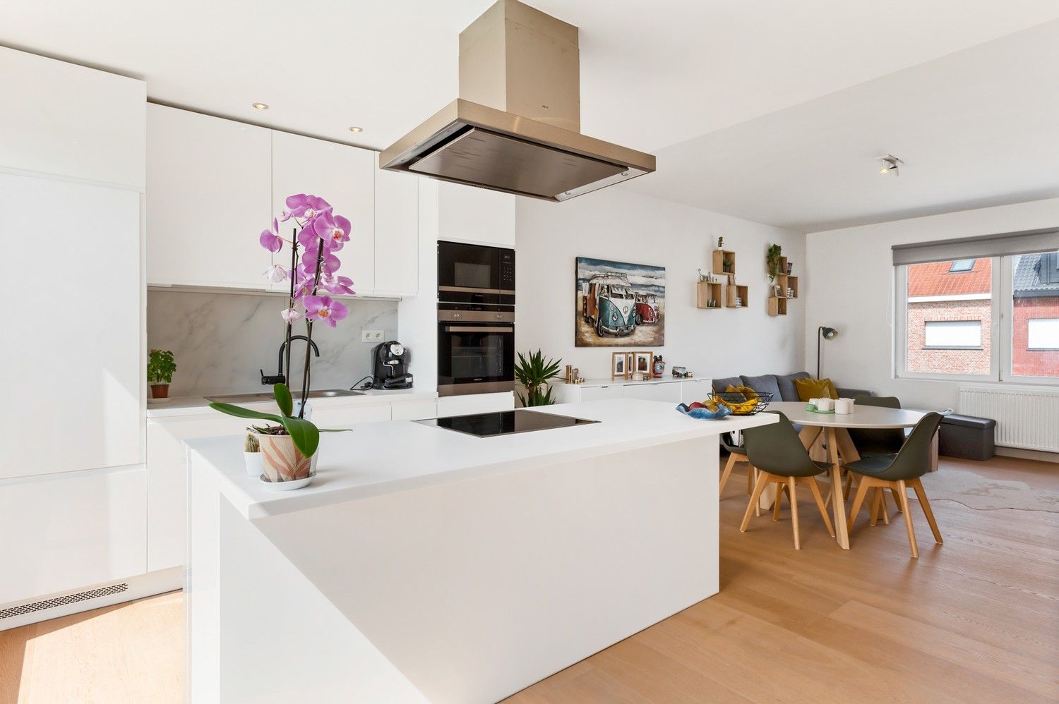 Prachtig instapklare duplex appartement met 2 slaapkamers, een garagebox en terras in Schoten! foto 6