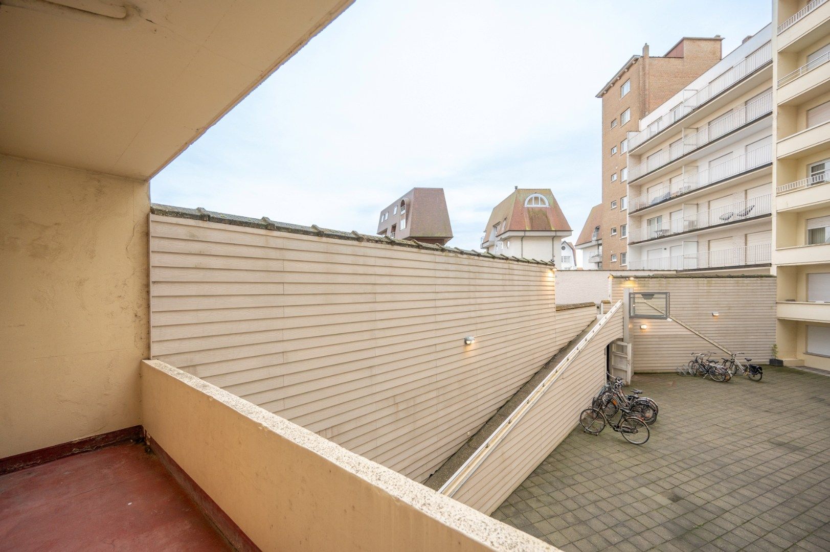 Appartement met ruim zijdelings zeezicht op gelijkvloers foto 12