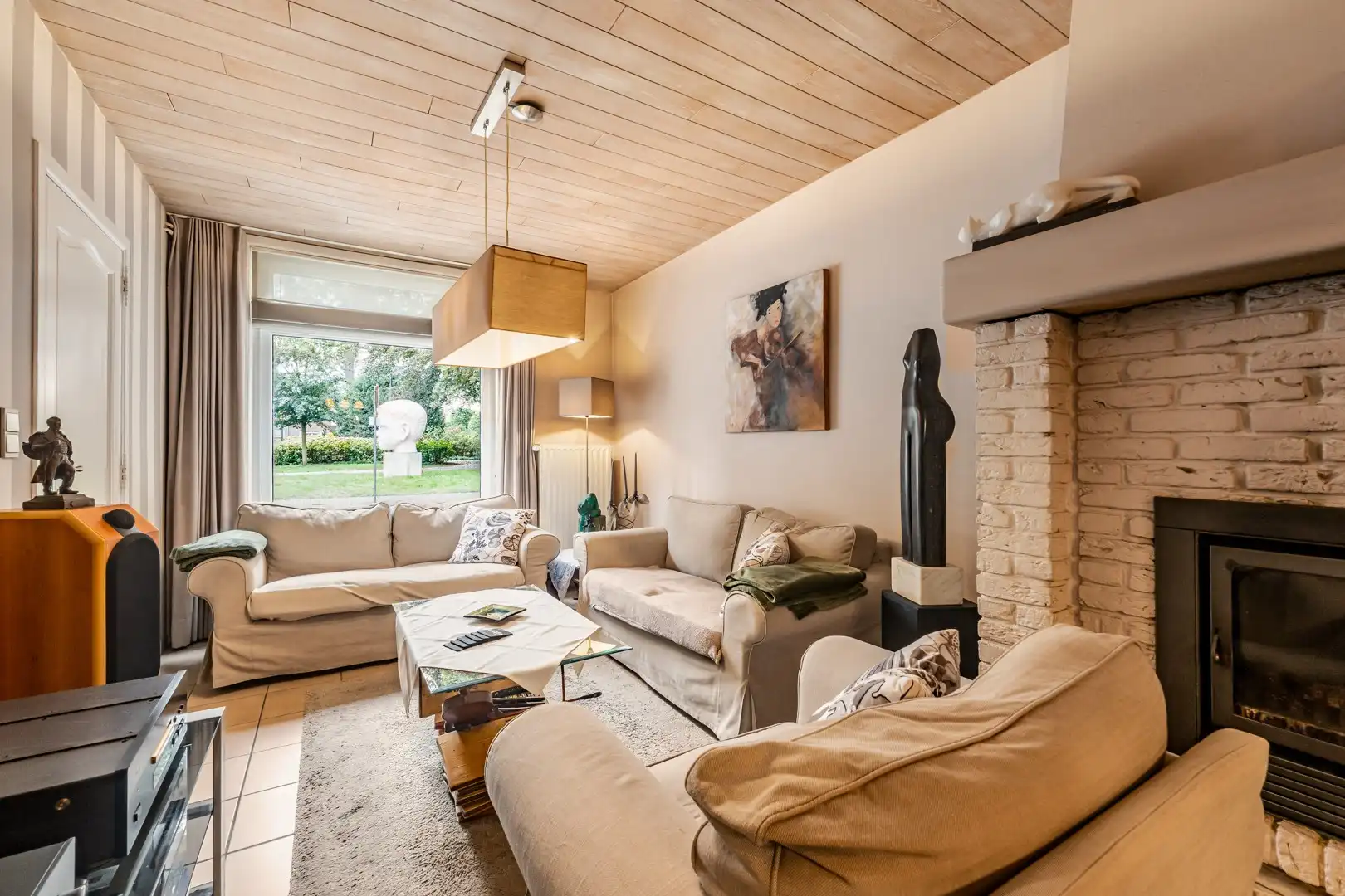 Centraal gelegen woning met 3 slaapkamers en ruime veranda foto 3