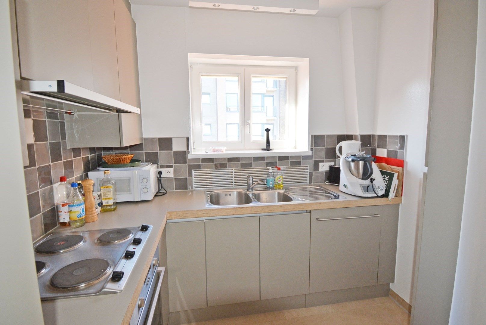Stijlvol appartement met 4 gevels op een volledige 2e verdieping met lift in Duinbergen op 100m van de zee met zeezicht en inpandige garage foto 8
