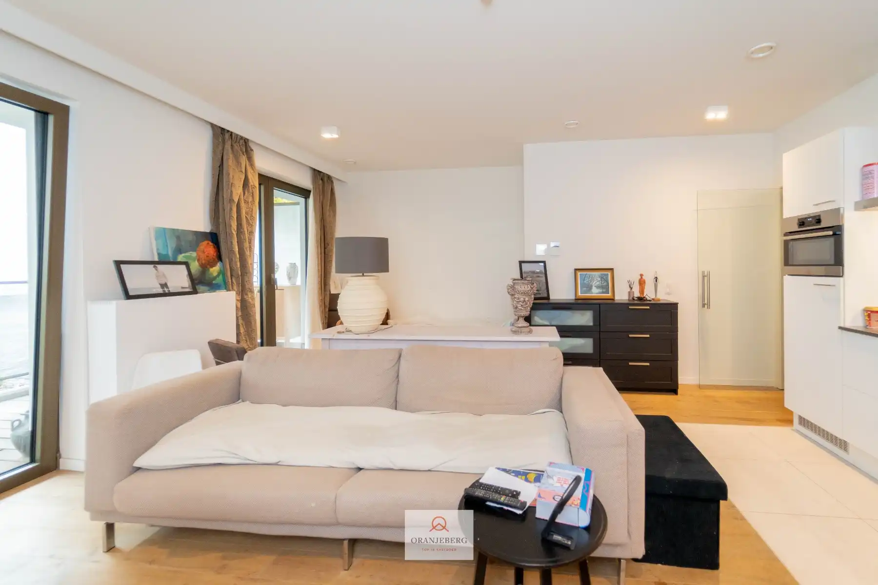 Moderne gelijkvloerse studio met terras te Gent foto 8