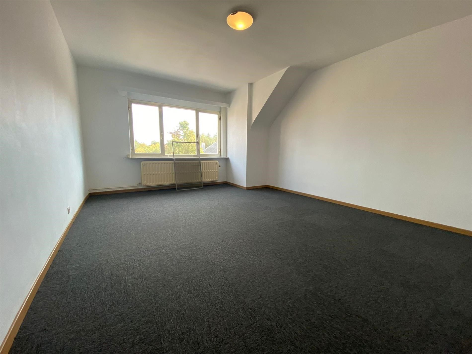 Gerenoveerd duplex appartement met 3 slpks in het centrum van Balen! foto 7