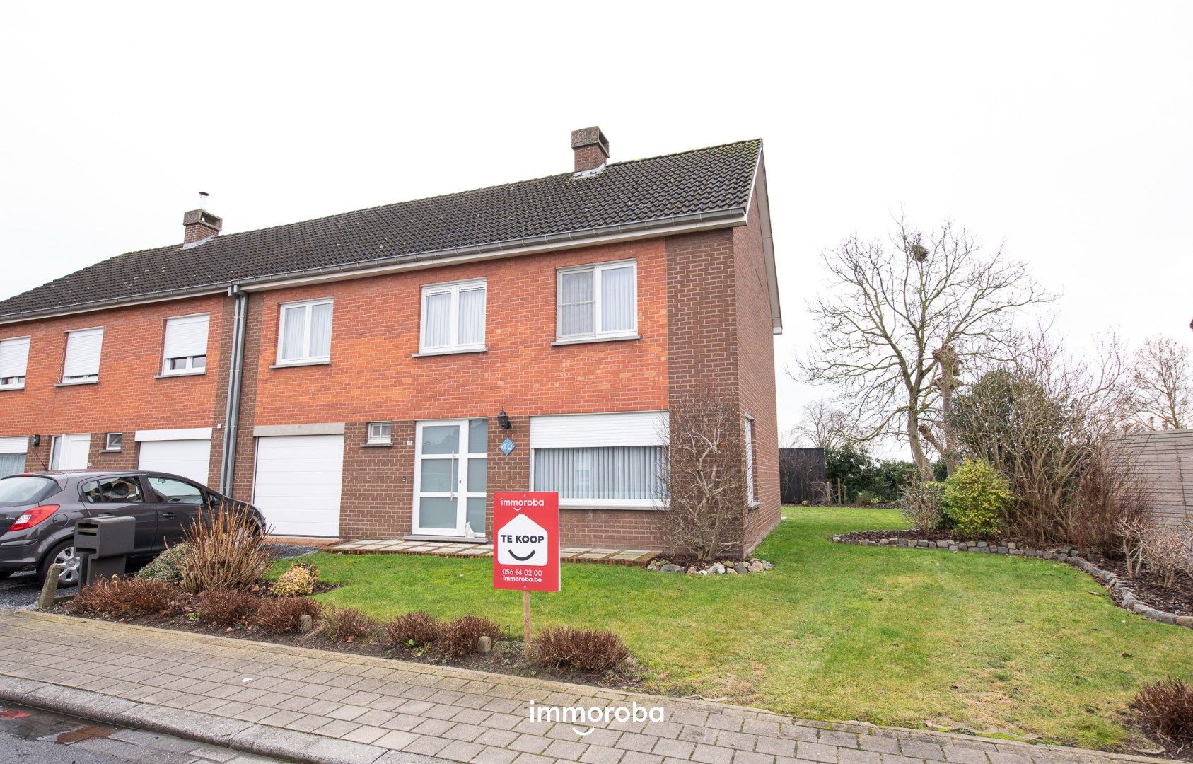 Goed onderhouden, halfopen woning met 4 slaapkamers op 438 m² in Zulte foto {{pictureIndex}}