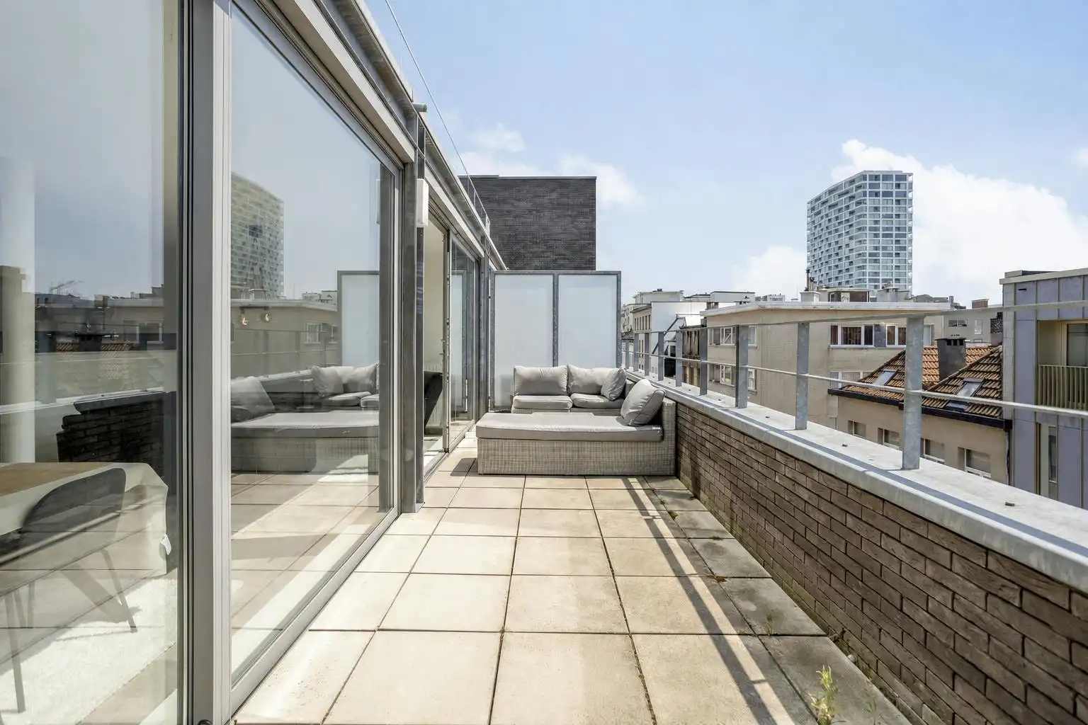 Lichtrijk appartement met ruim terras te koop in Antwerpen foto 2