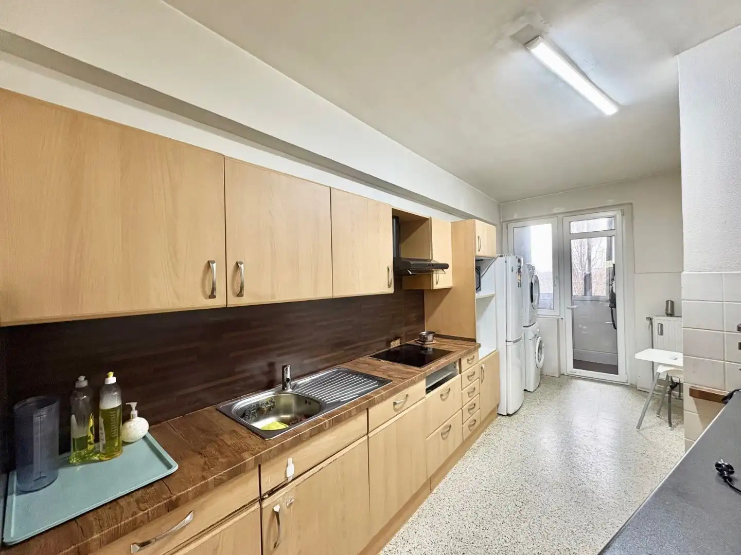 Te renoveren ruim 2-slpk appartement met staanplaats en kelder foto 4