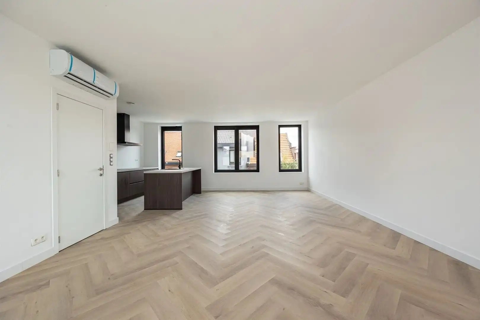 Lichtrijk renovatie appartement met 2 slaapkamers op toplocatie in Merksem foto 15