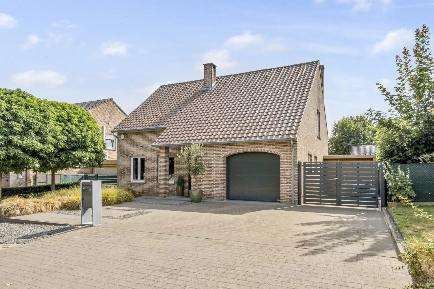 Instapklare woning met drie slaapkamers en zuidwest georiënteerde tuin! foto 2